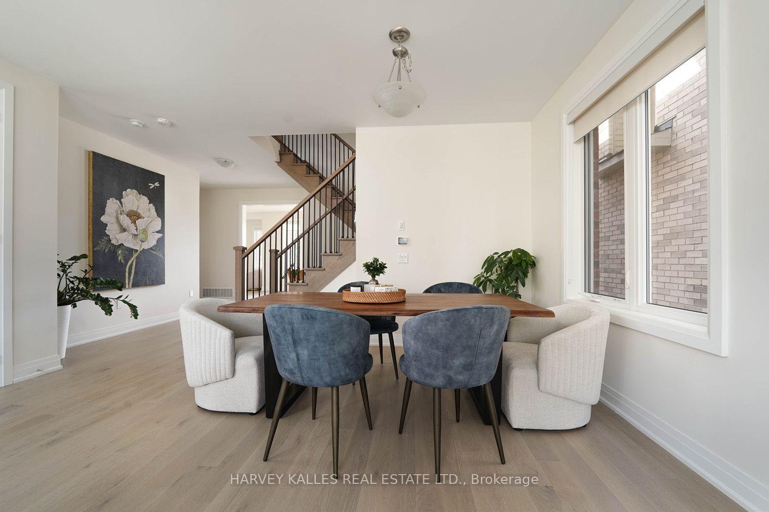 253 Seaview Heights Main Floor