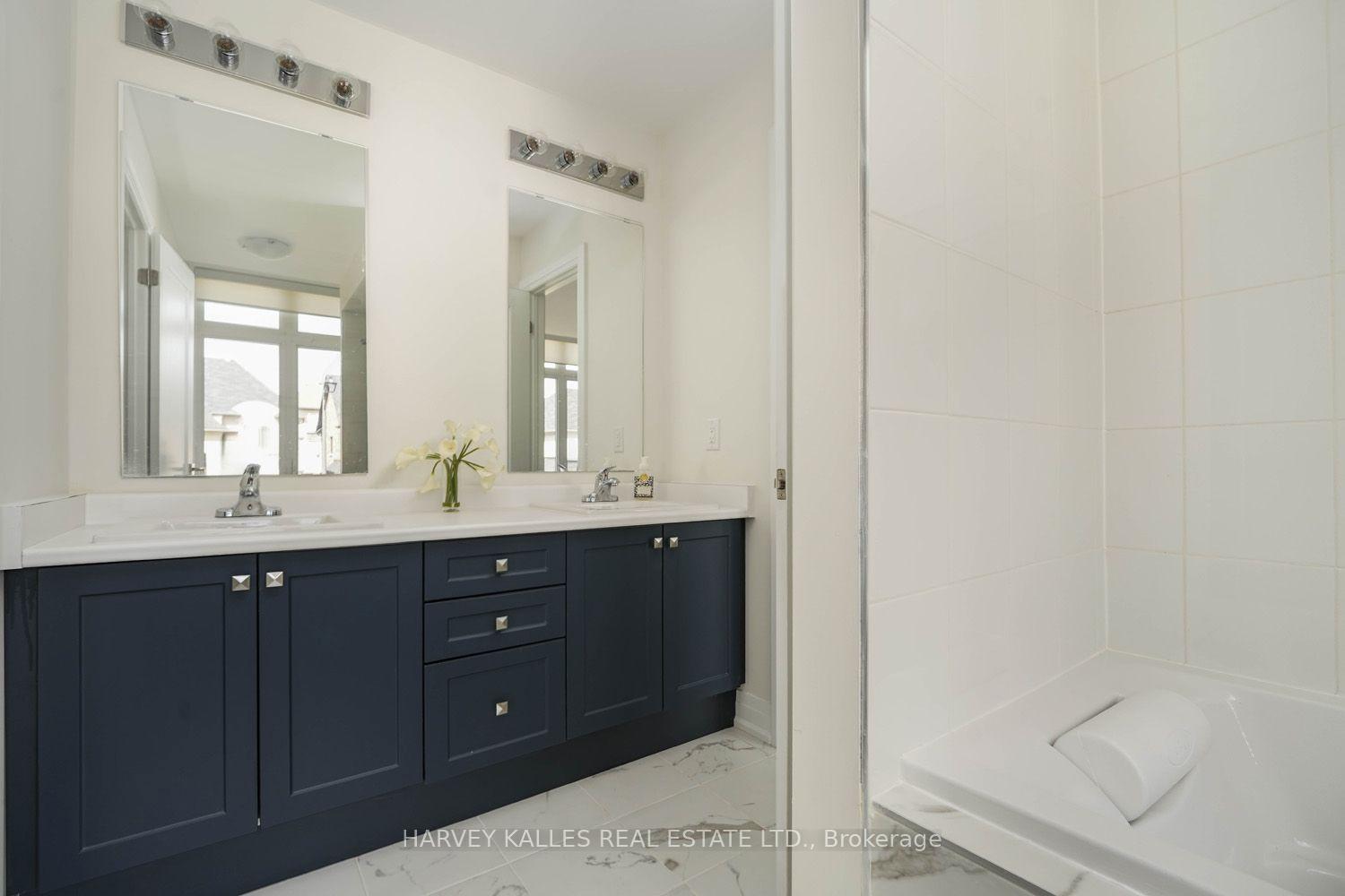 253 Seaview Heights Main Floor
