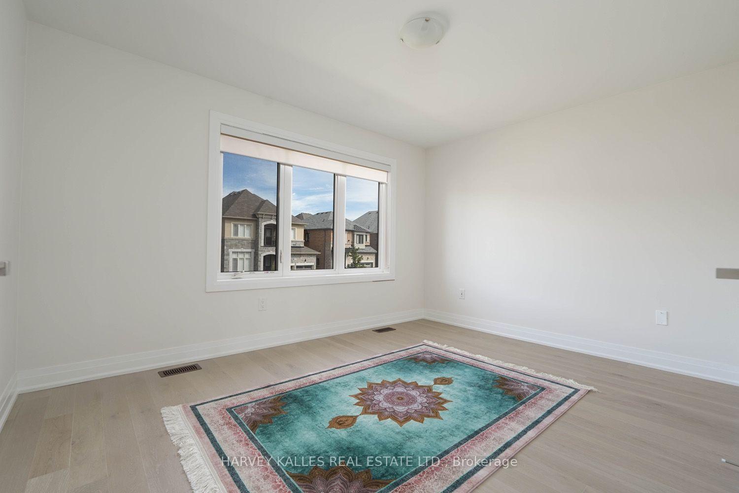 253 Seaview Heights Main Floor