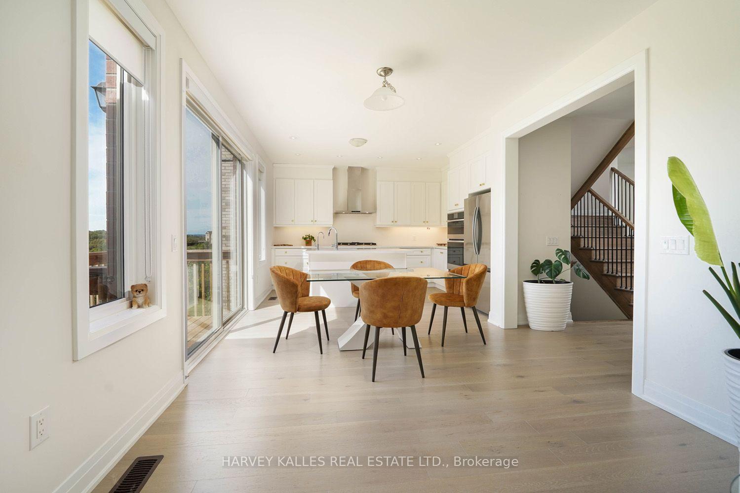 253 Seaview Heights Main Floor