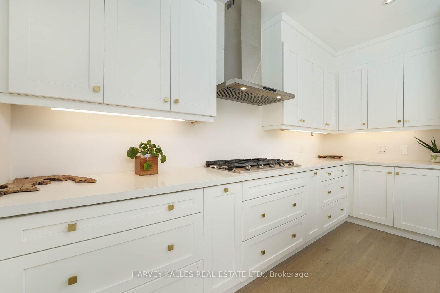 253 Seaview Heights Main Floor