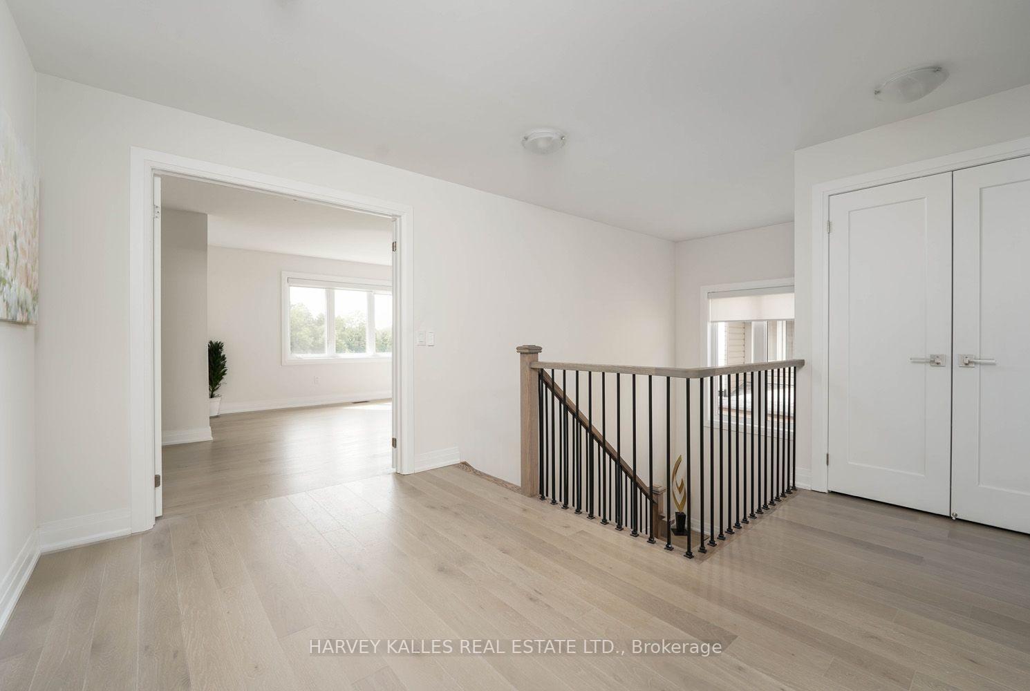 253 Seaview Heights Main Floor