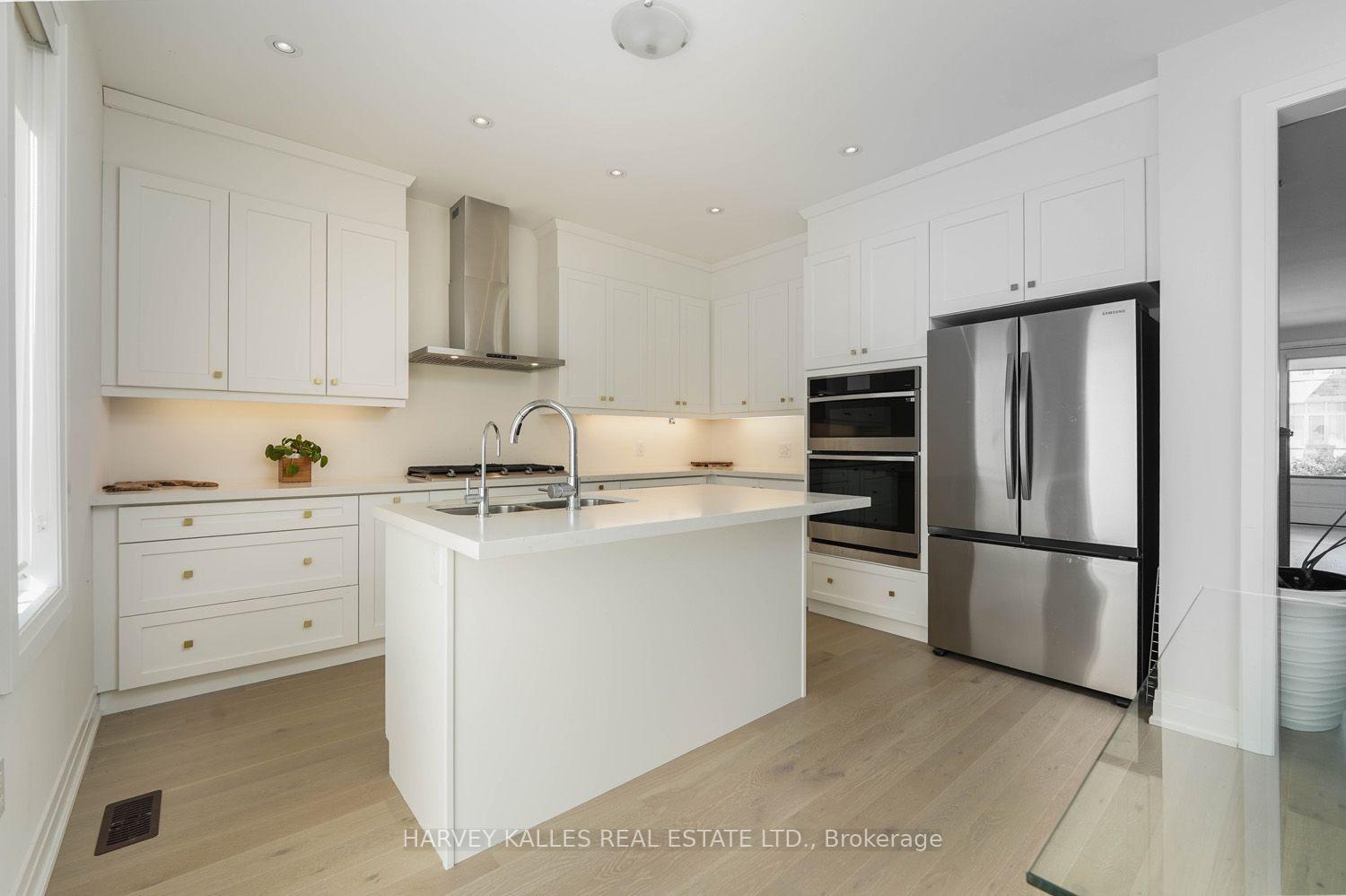 253 Seaview Heights Main Floor