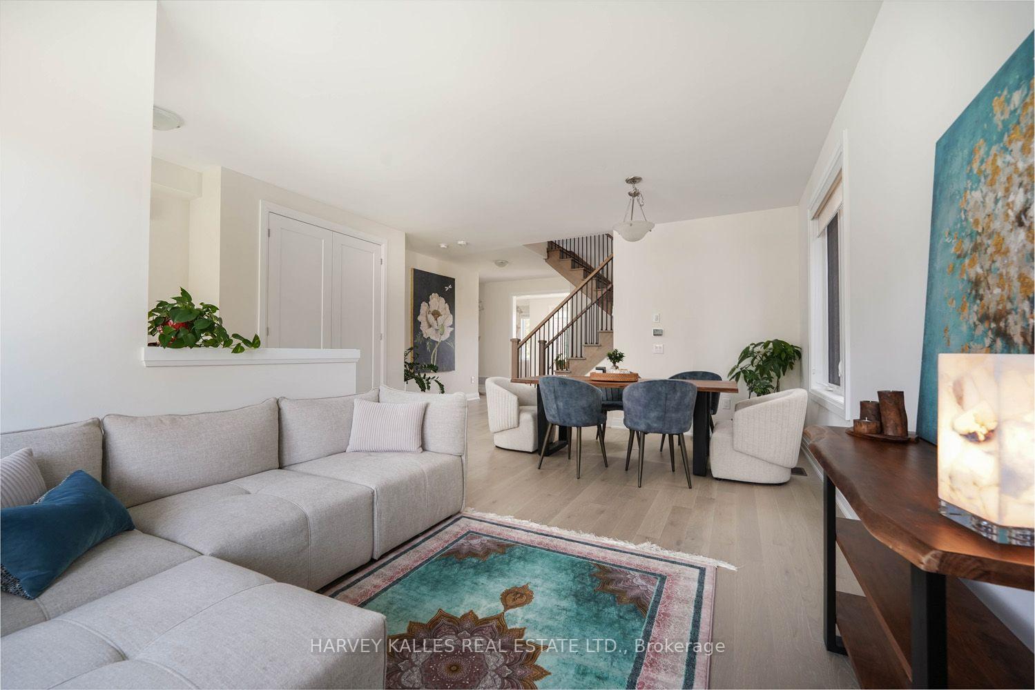 253 Seaview Heights Main Floor