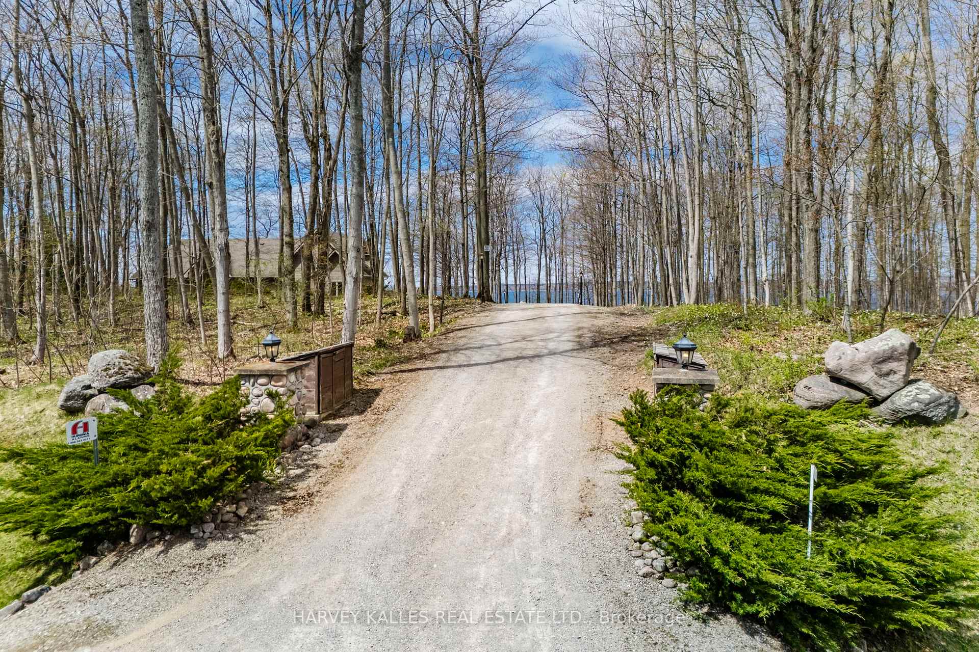 20 Nippissing Ridge Road