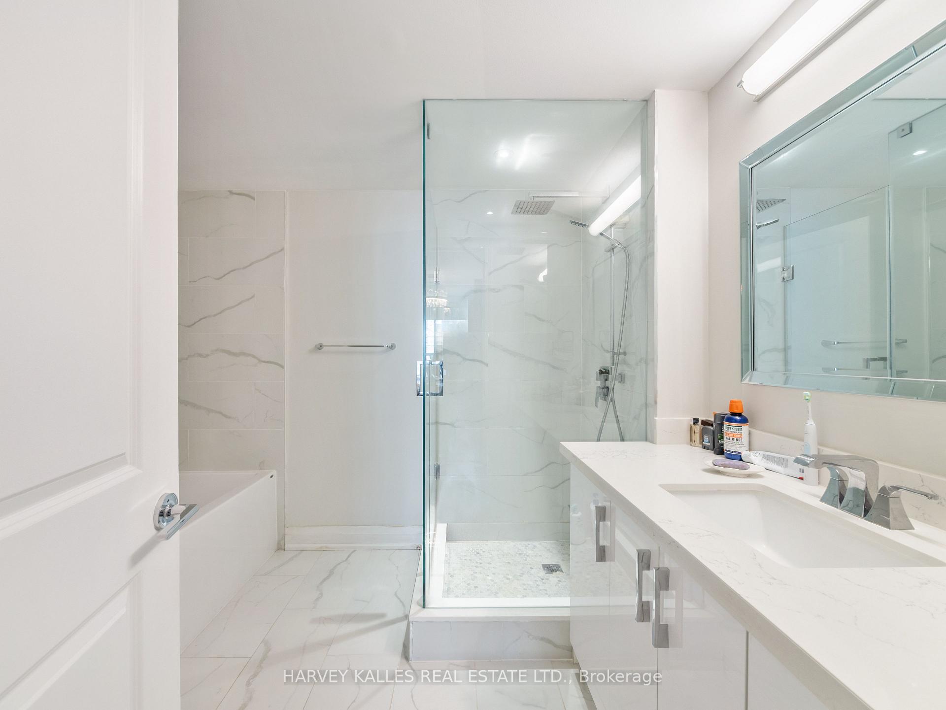 2511 Bloor Street W 305