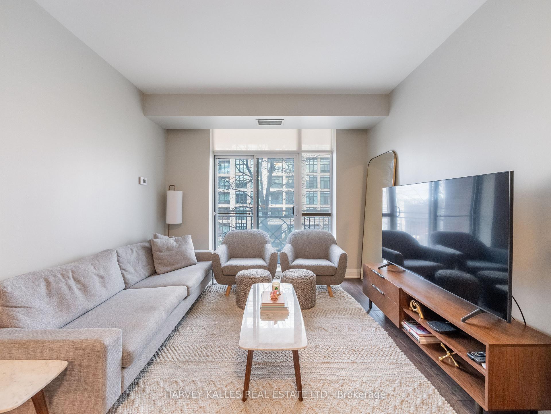2511 Bloor Street W 305