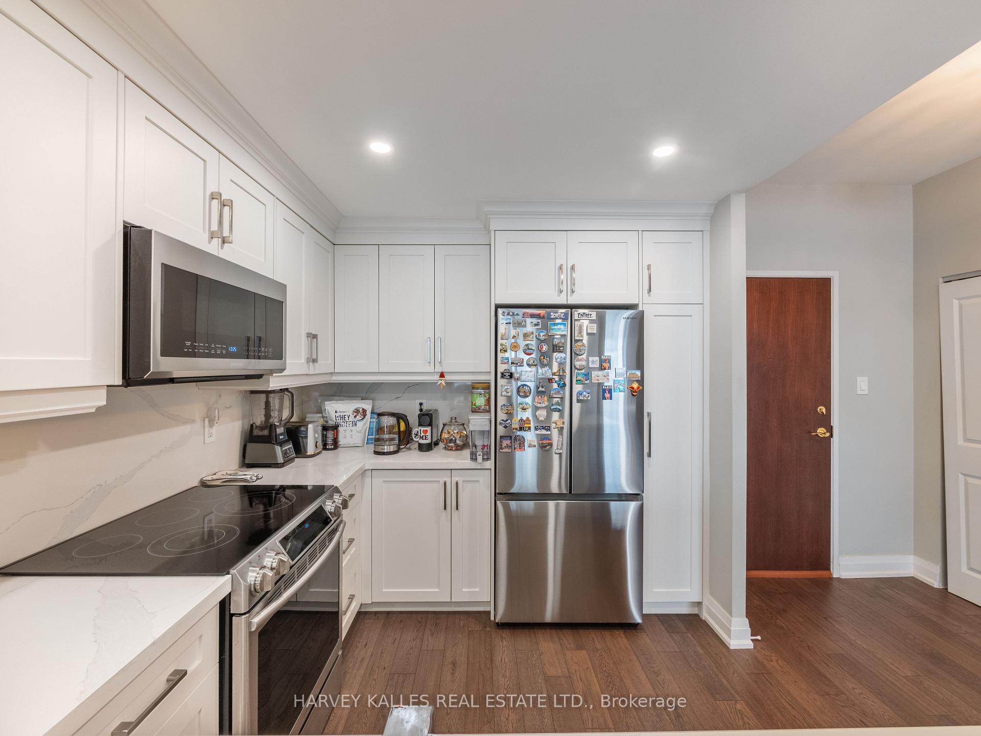 2511 Bloor Street W 305