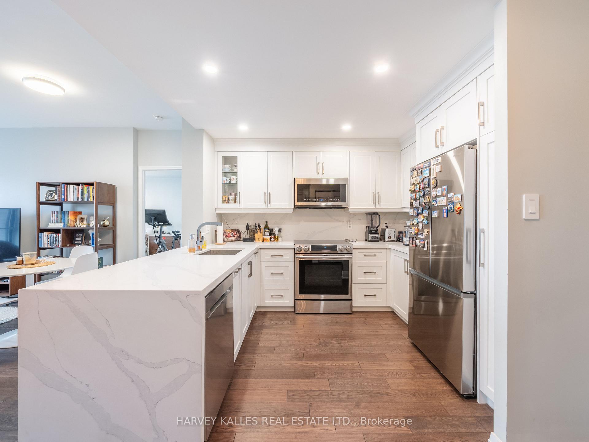 2511 Bloor Street W 305
