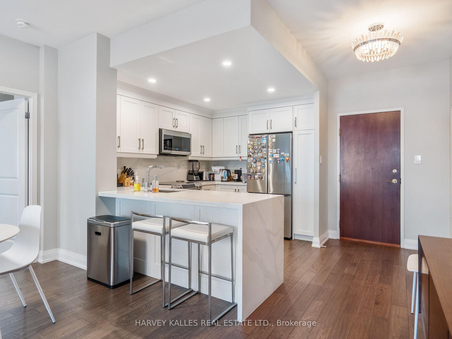 2511 Bloor Street W 305