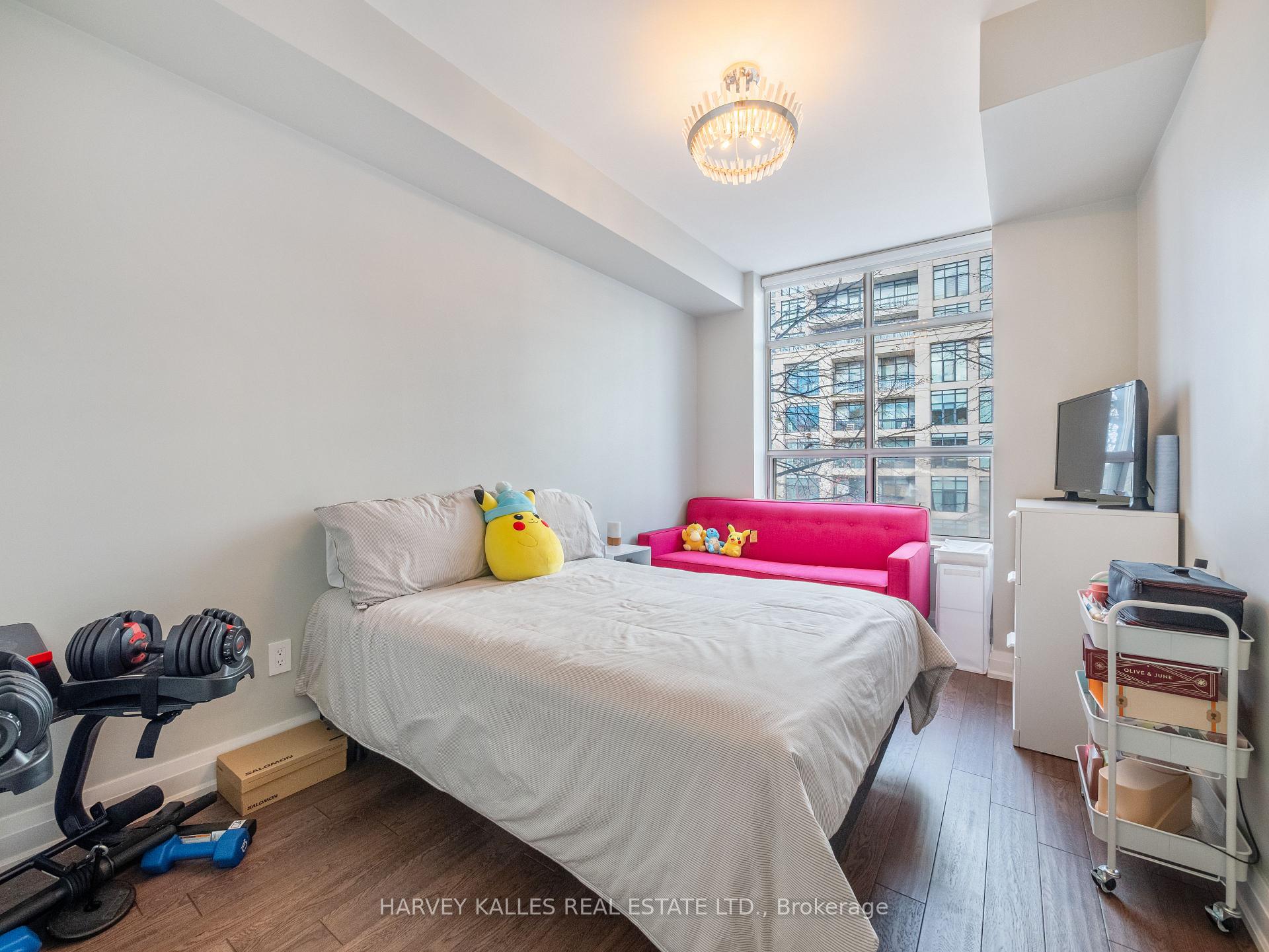 2511 Bloor Street W 305