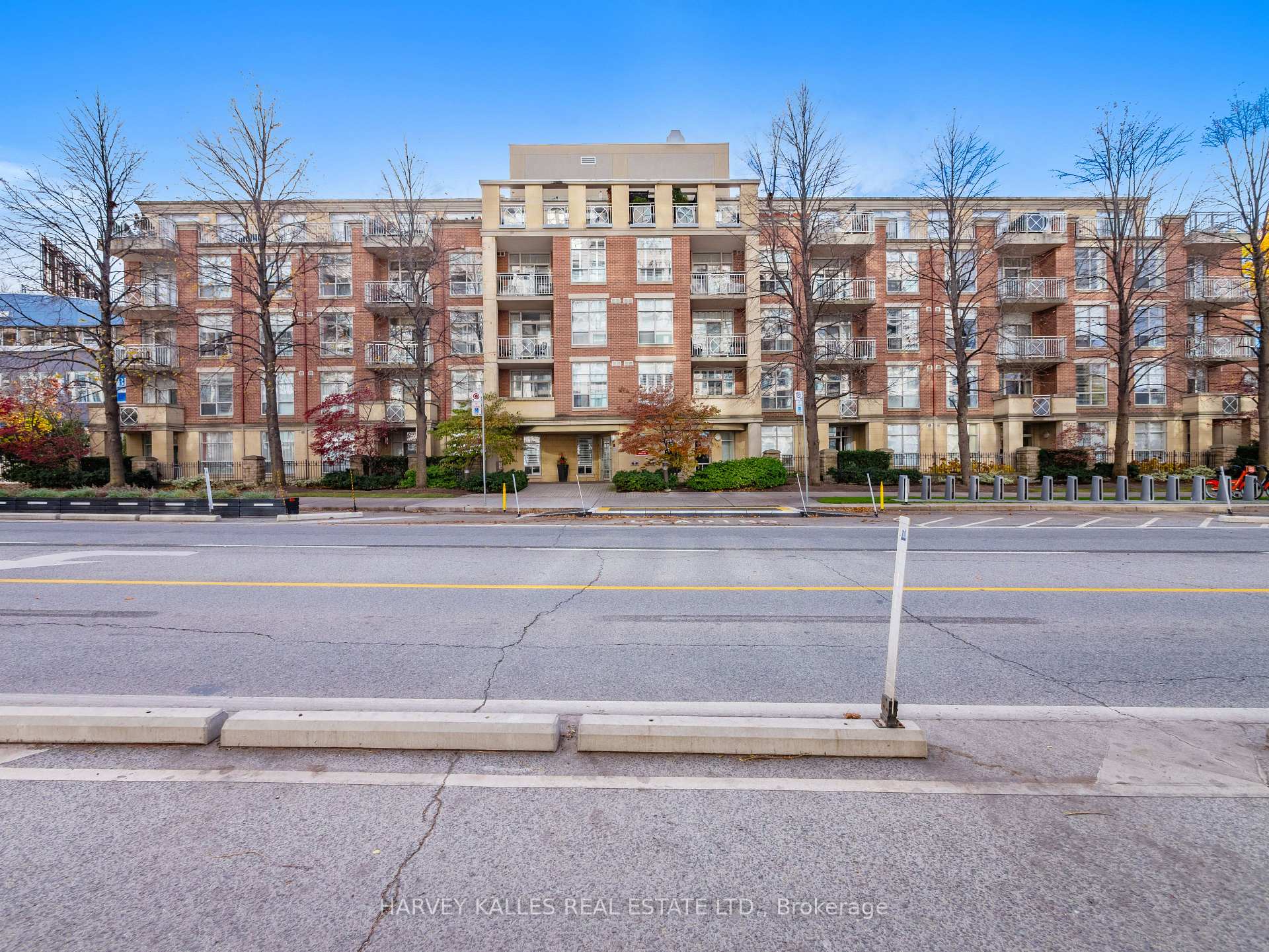 2511 Bloor Street W 305