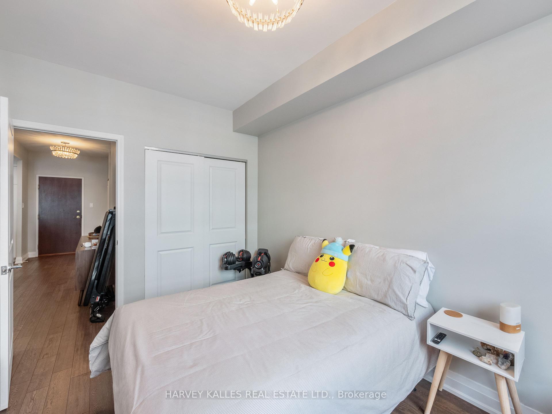 2511 Bloor Street W 305