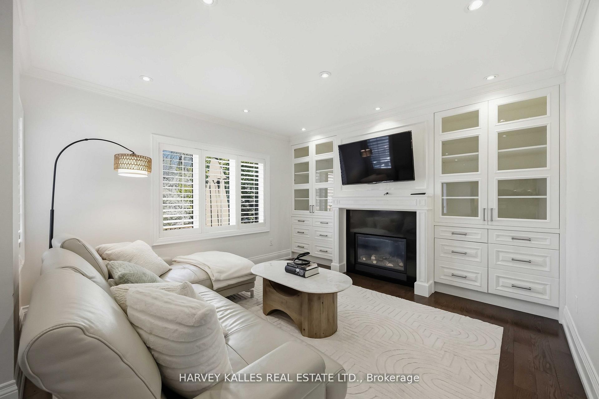 27 Ashley Park Road