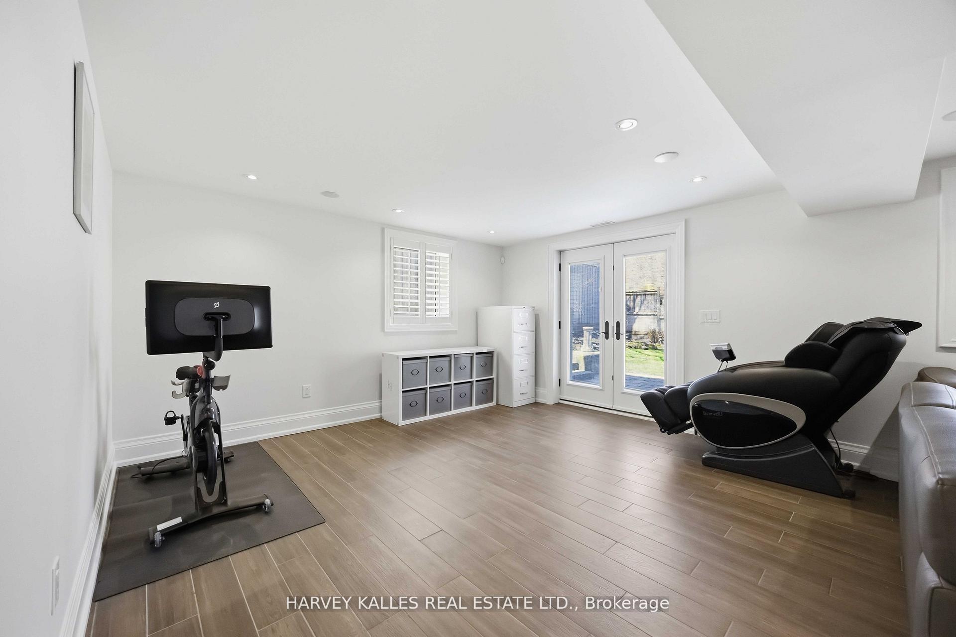 27 Ashley Park Road
