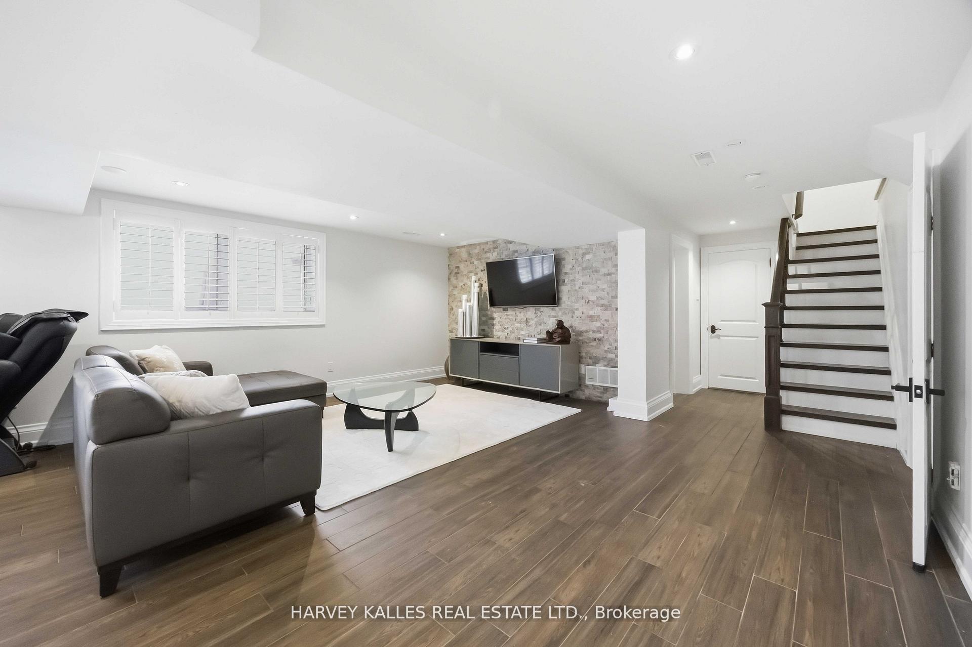 27 Ashley Park Road