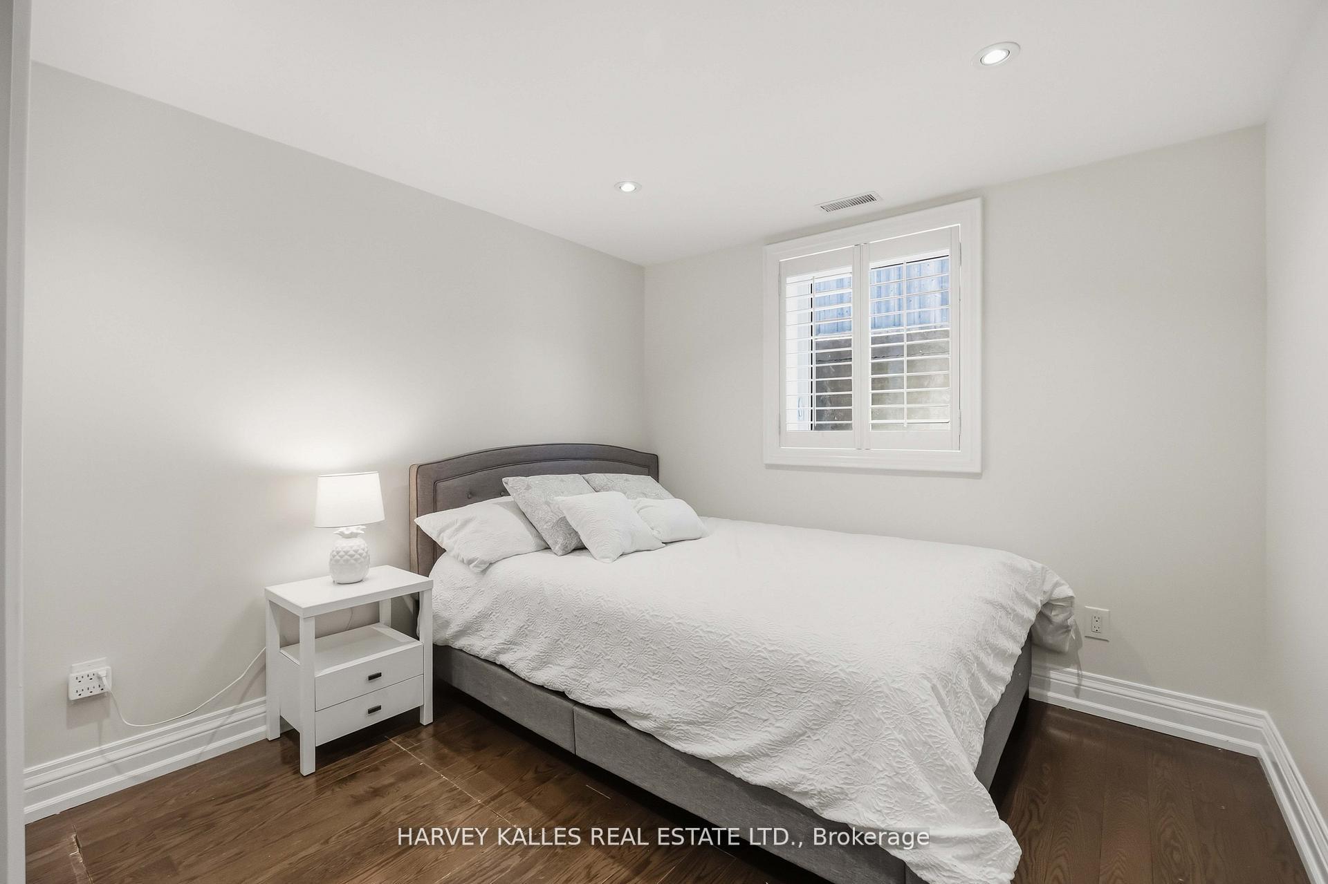 27 Ashley Park Road