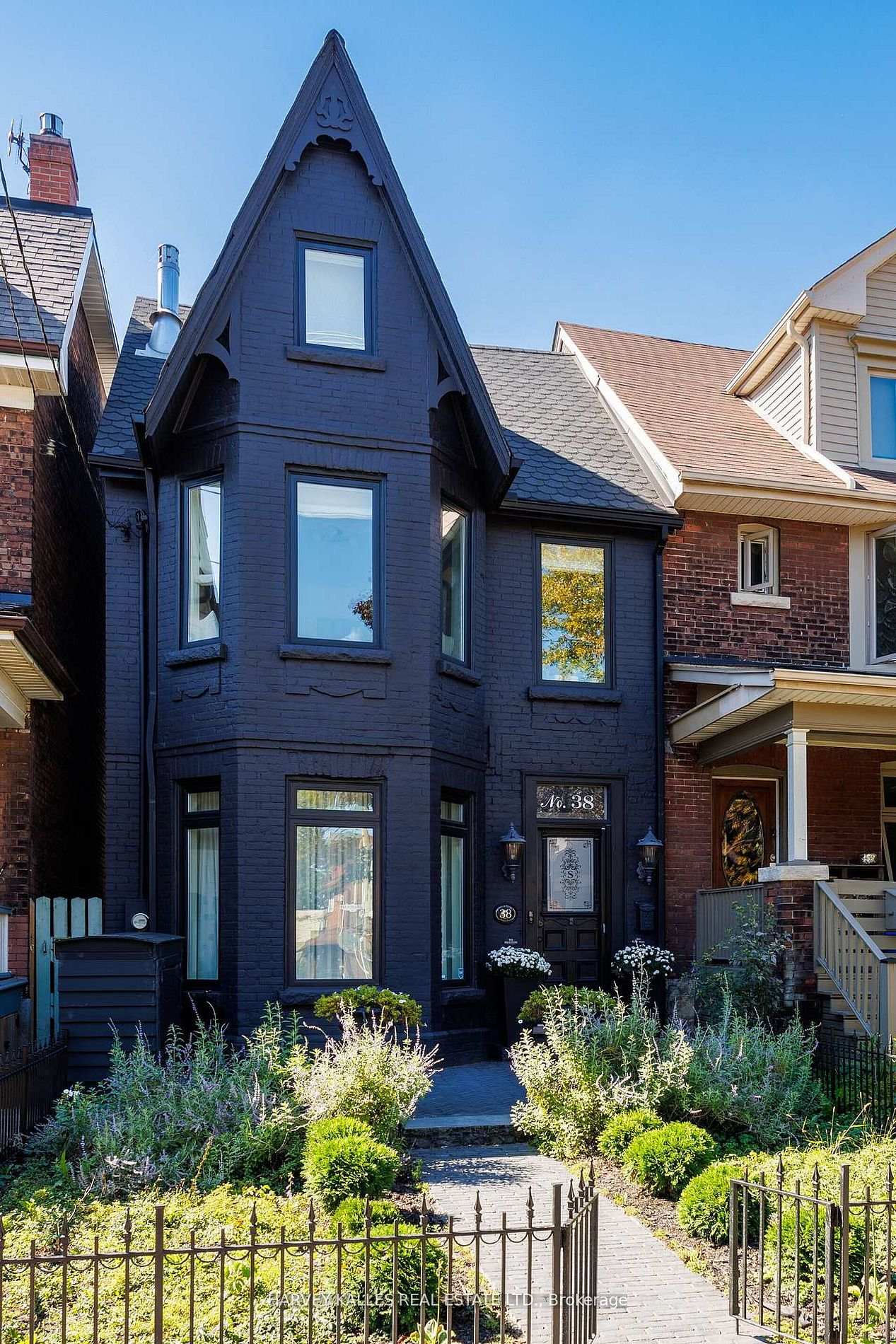 38 Sorauren Avenue