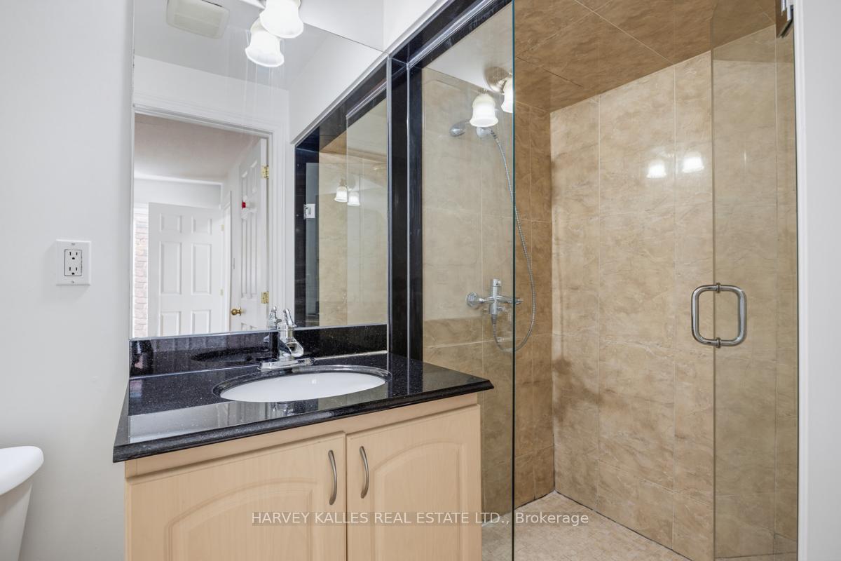 916 Bloor Street W Upper