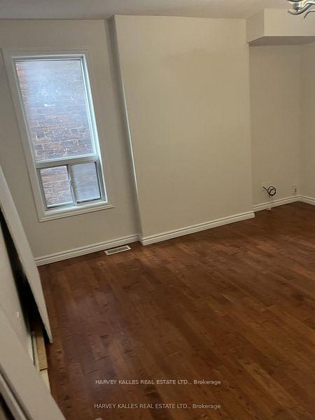 916 Bloor Street W Upper