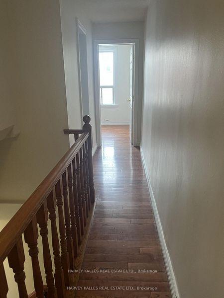 916 Bloor Street W Upper