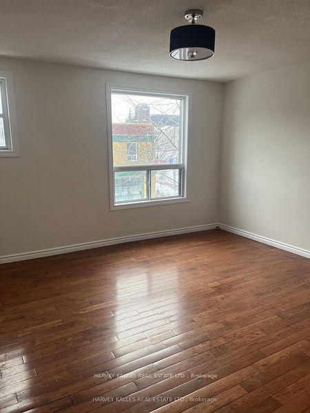 916 Bloor Street W Upper
