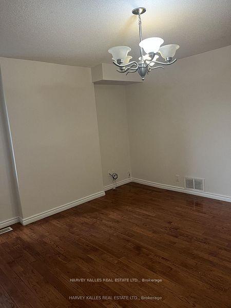 916 Bloor Street W Upper