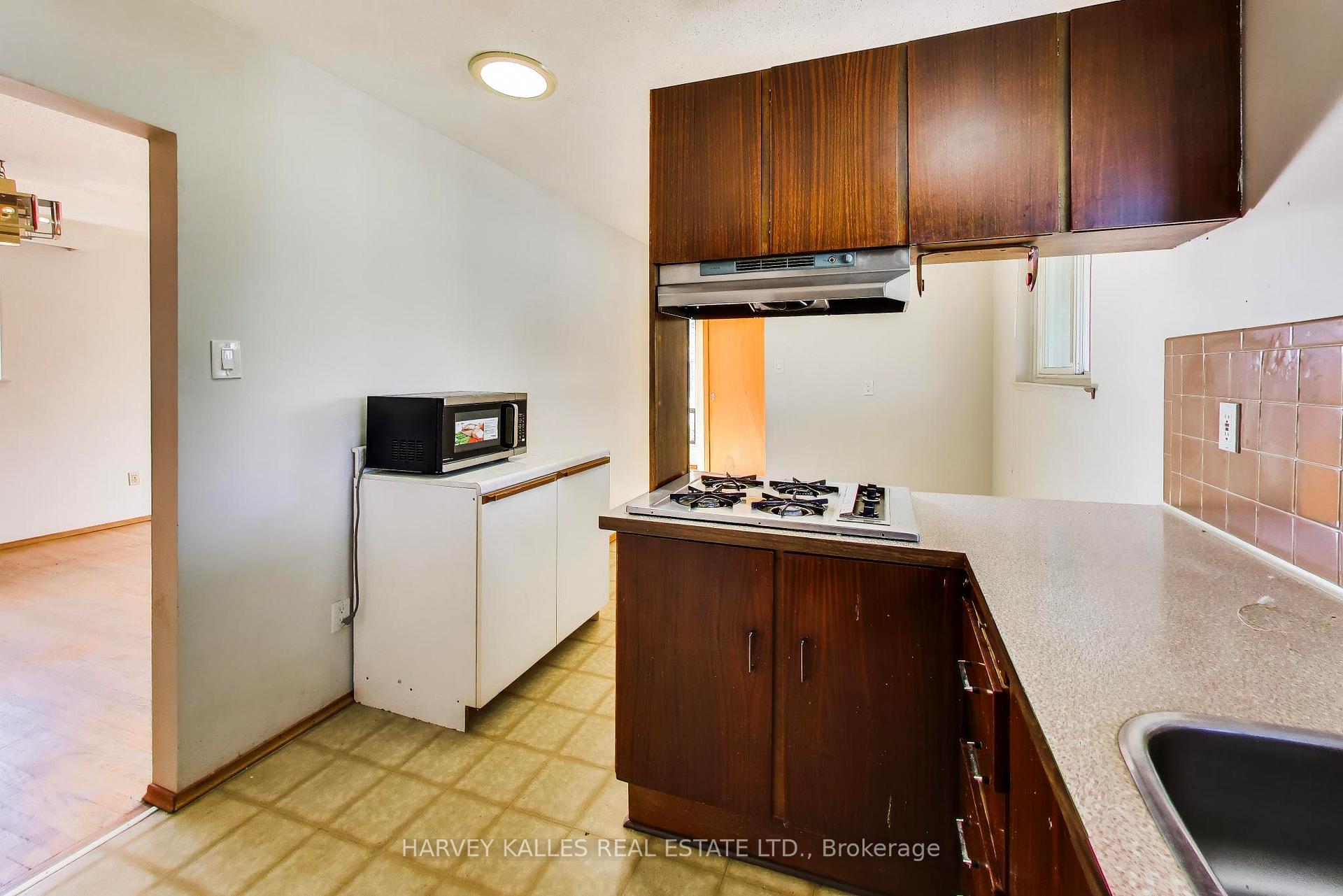 3760 Woodruff Crescent