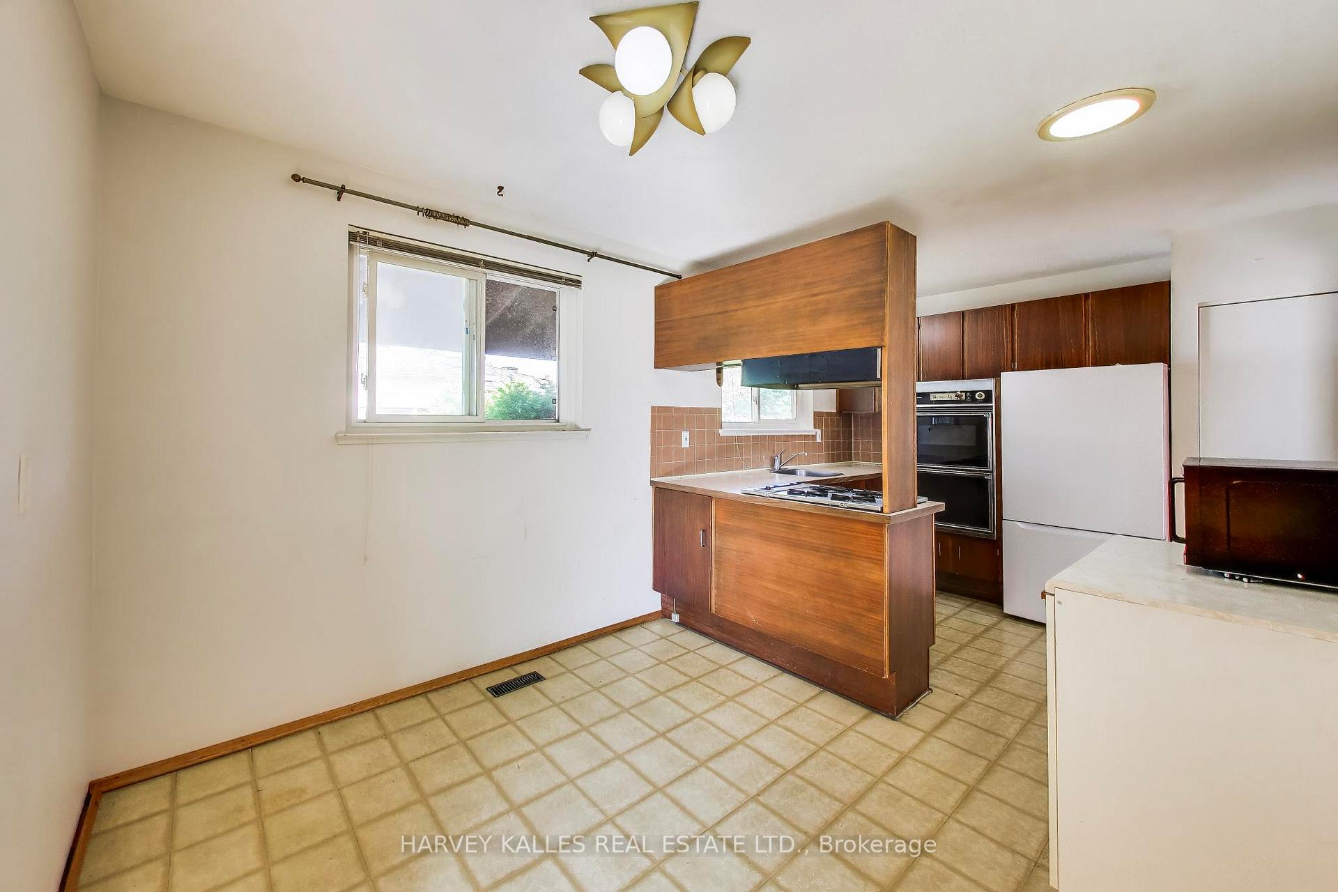 3760 Woodruff Crescent