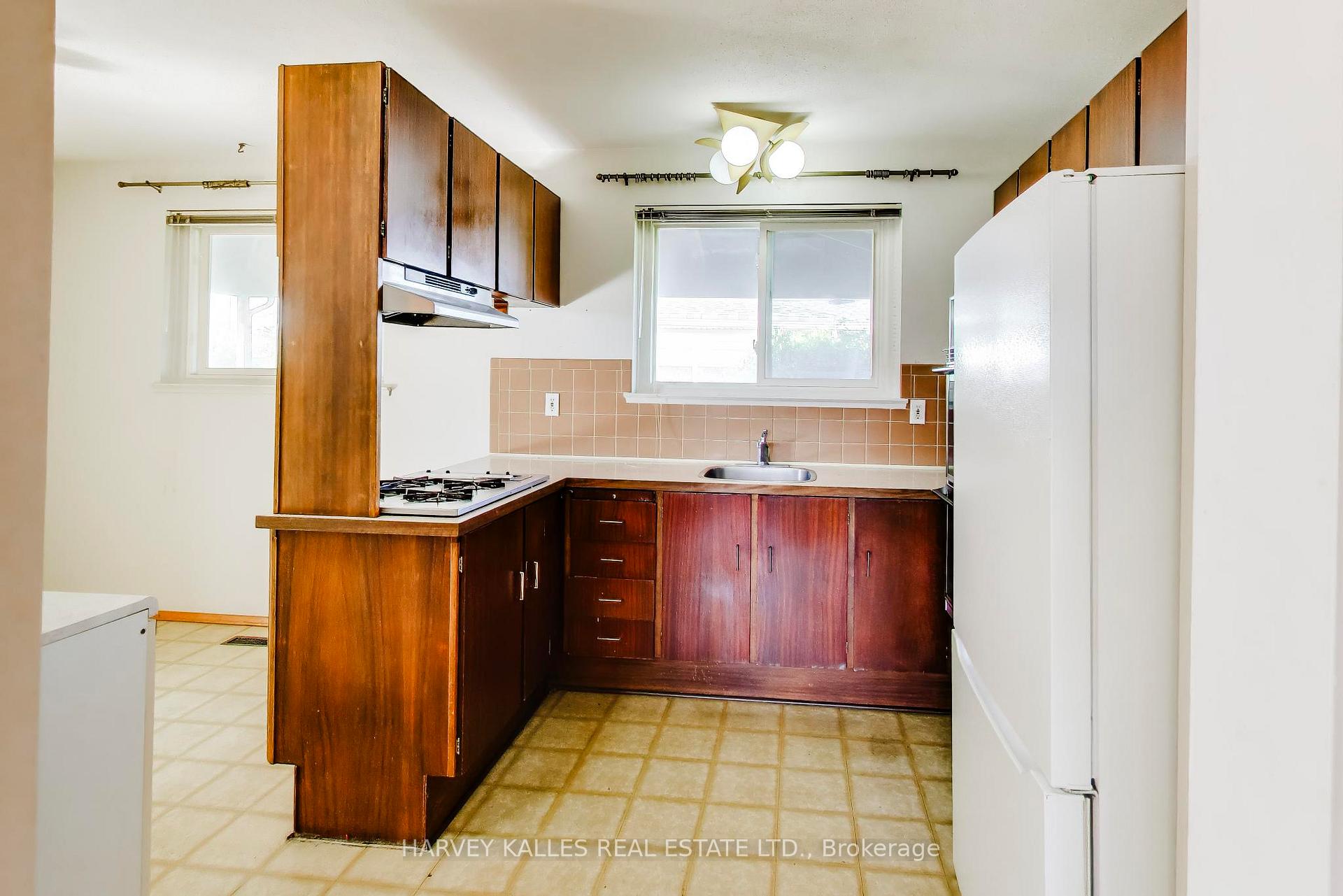 3760 Woodruff Crescent