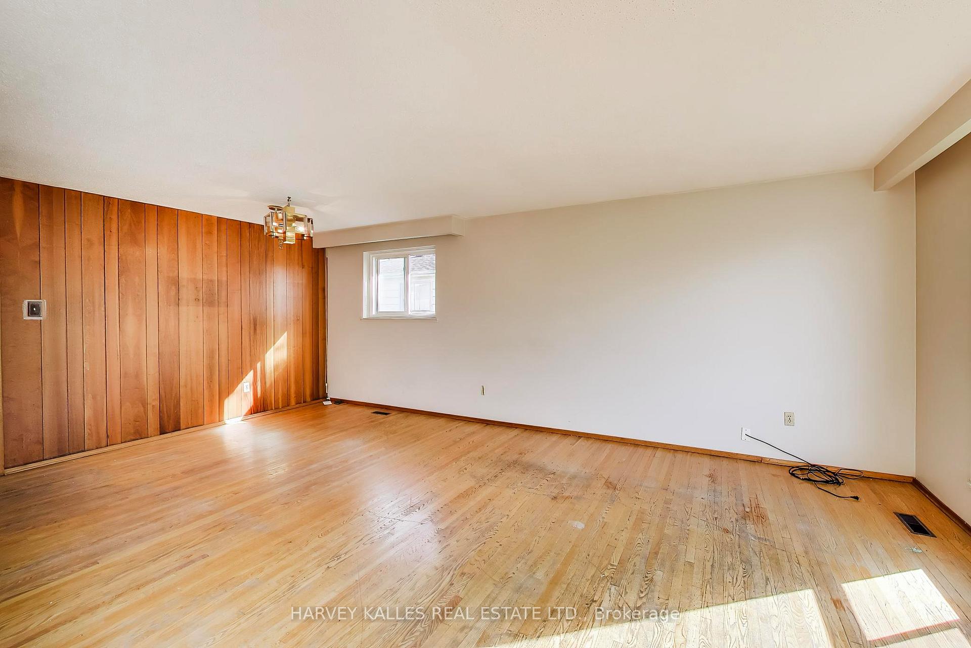 3760 Woodruff Crescent