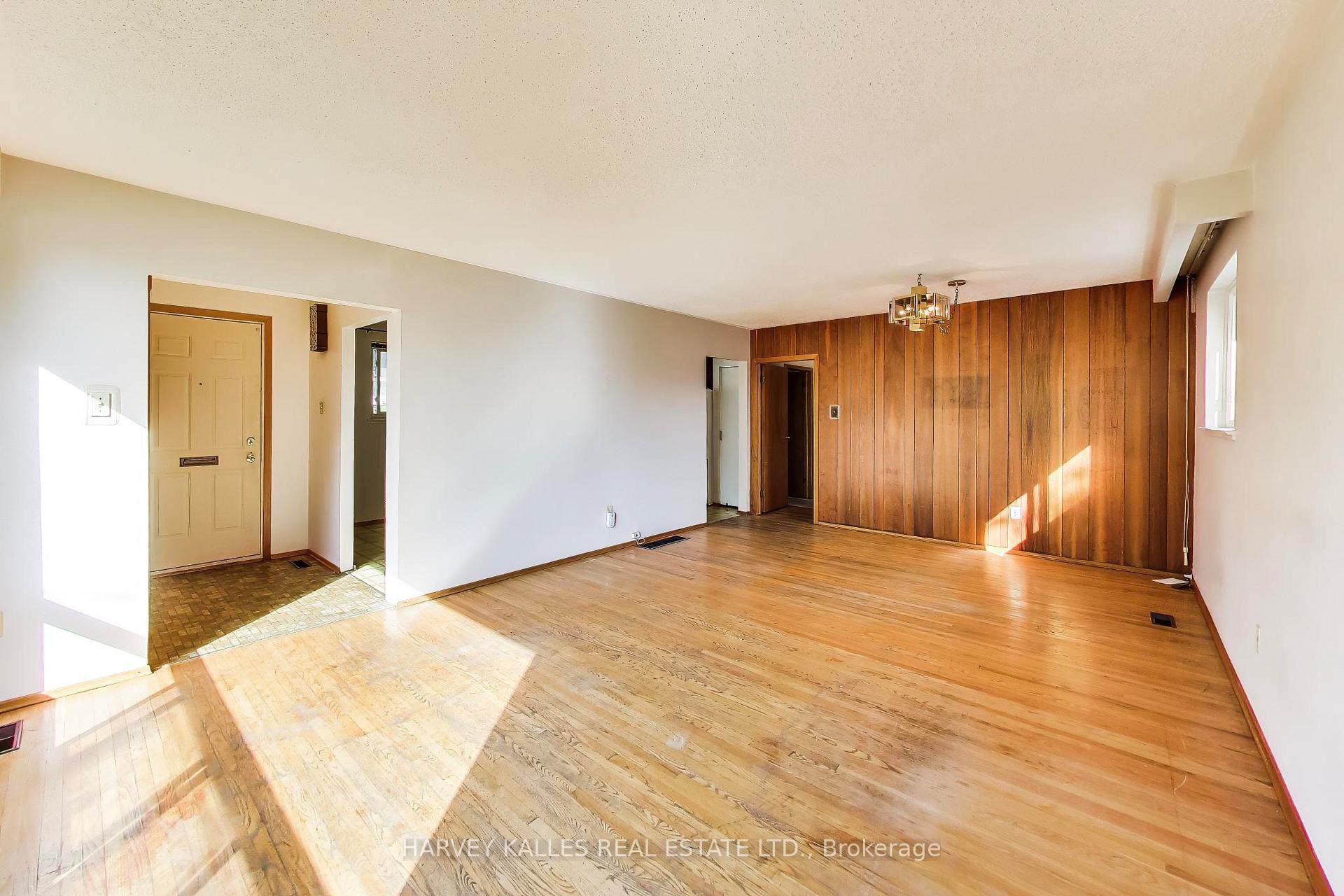 3760 Woodruff Crescent