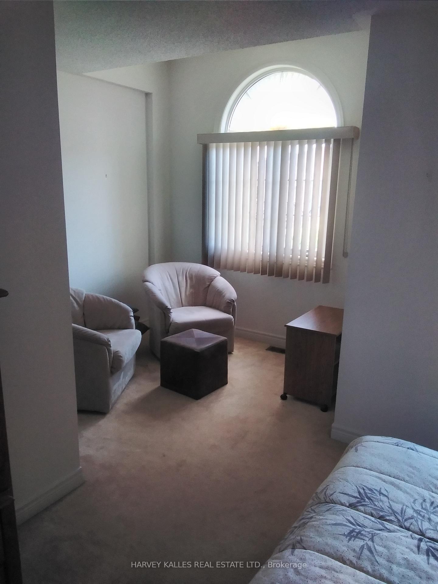 5561 Katy Gate