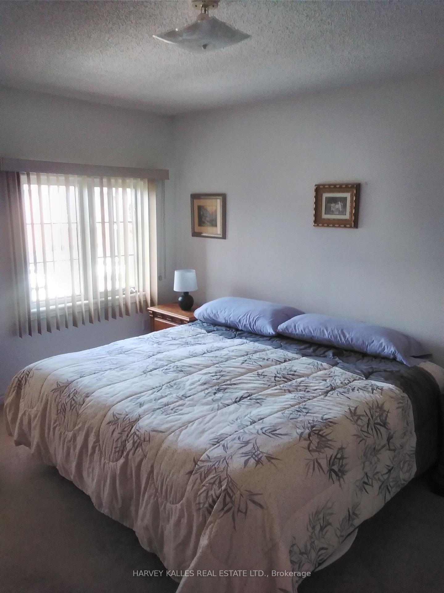 5561 Katy Gate