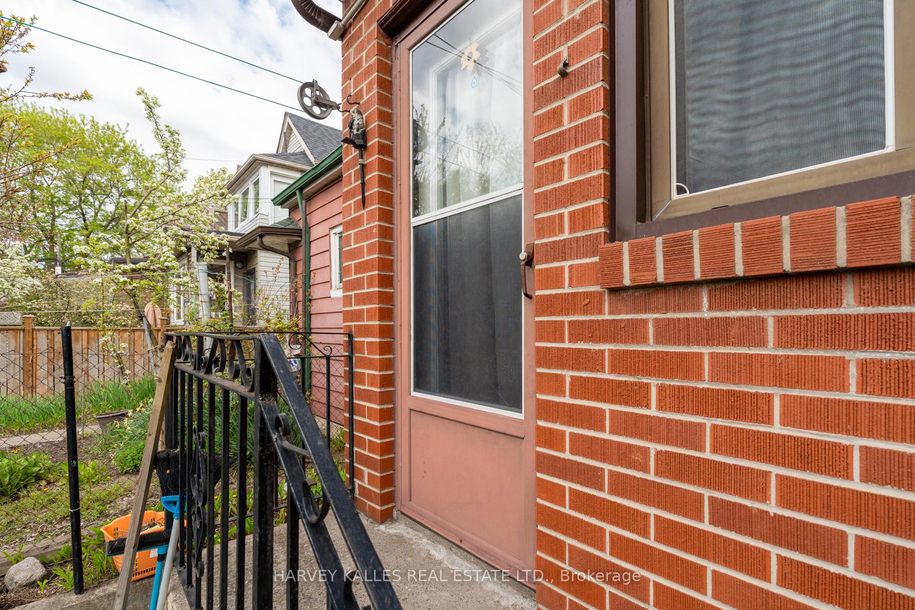 105 Melville Avenue, Toronto