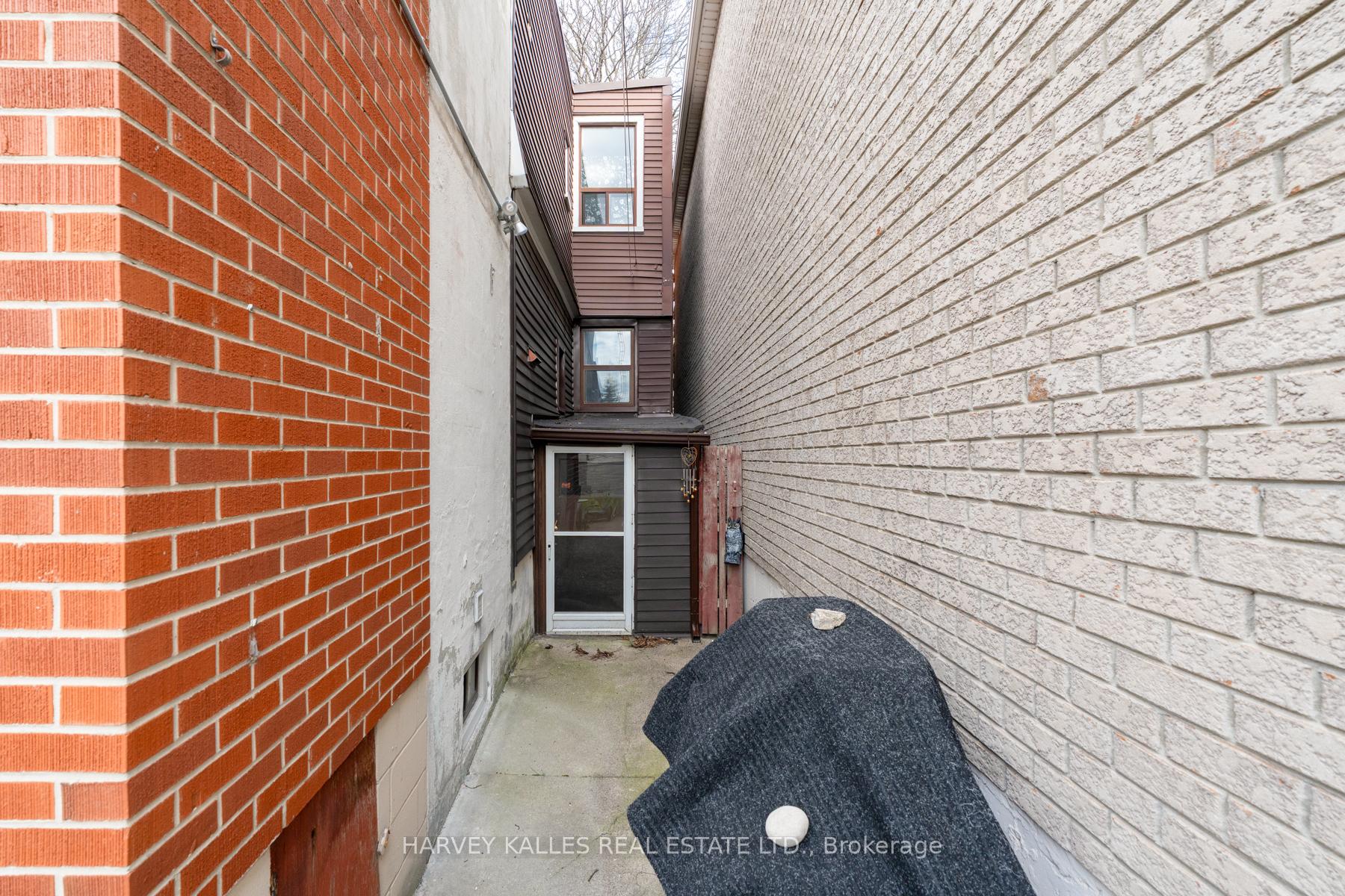 105 Melville Avenue, Toronto