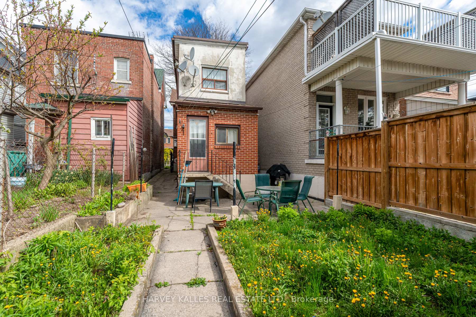 105 Melville Avenue, Toronto