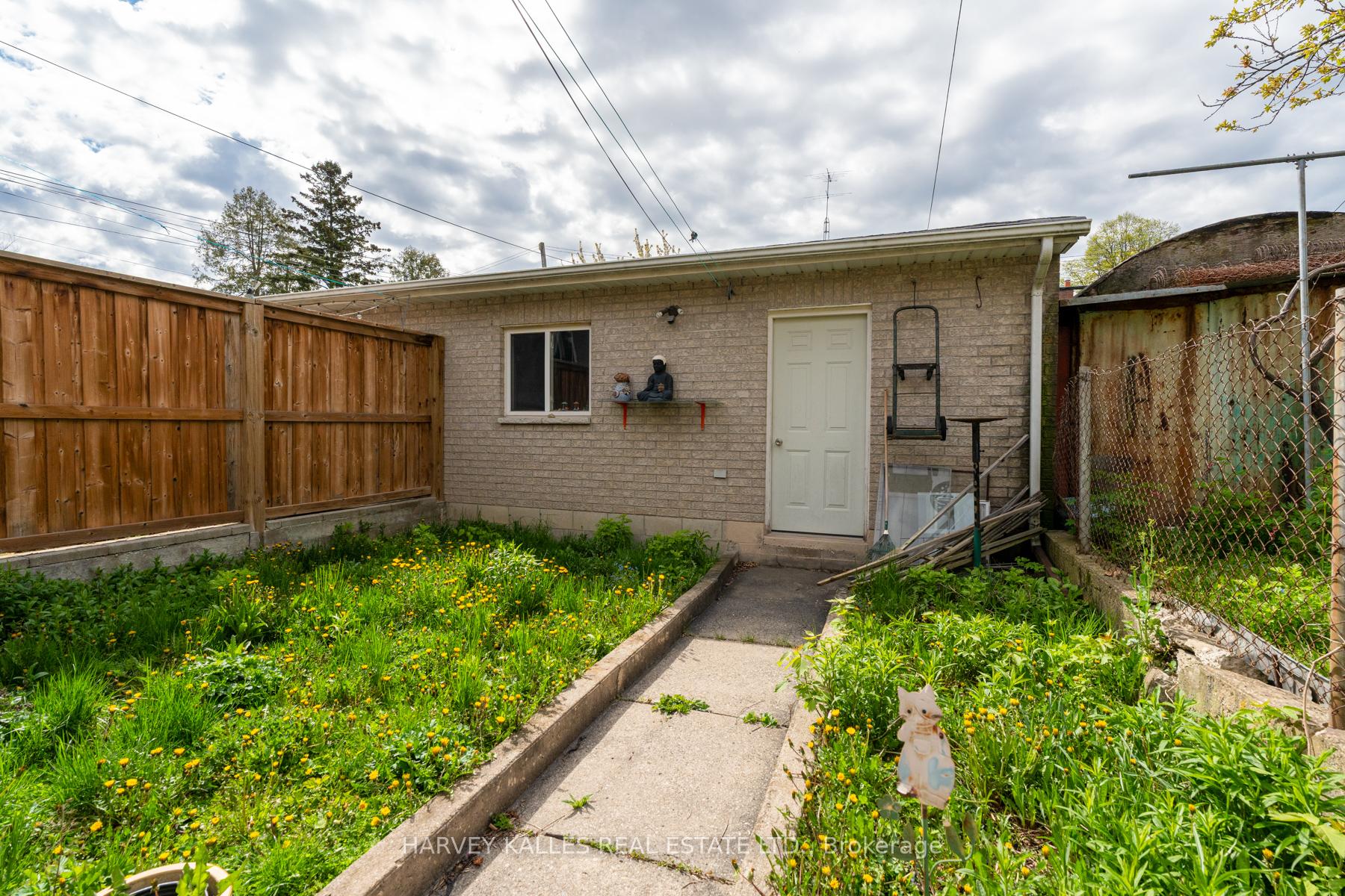 105 Melville Avenue, Toronto