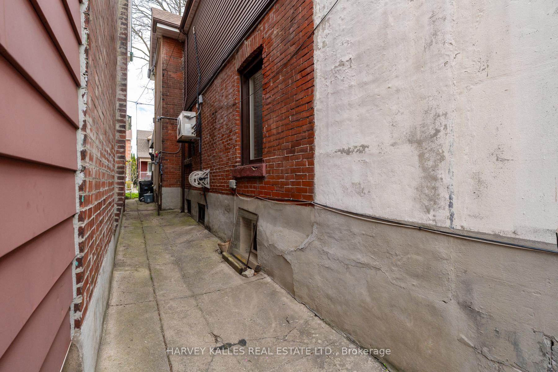 105 Melville Avenue, Toronto