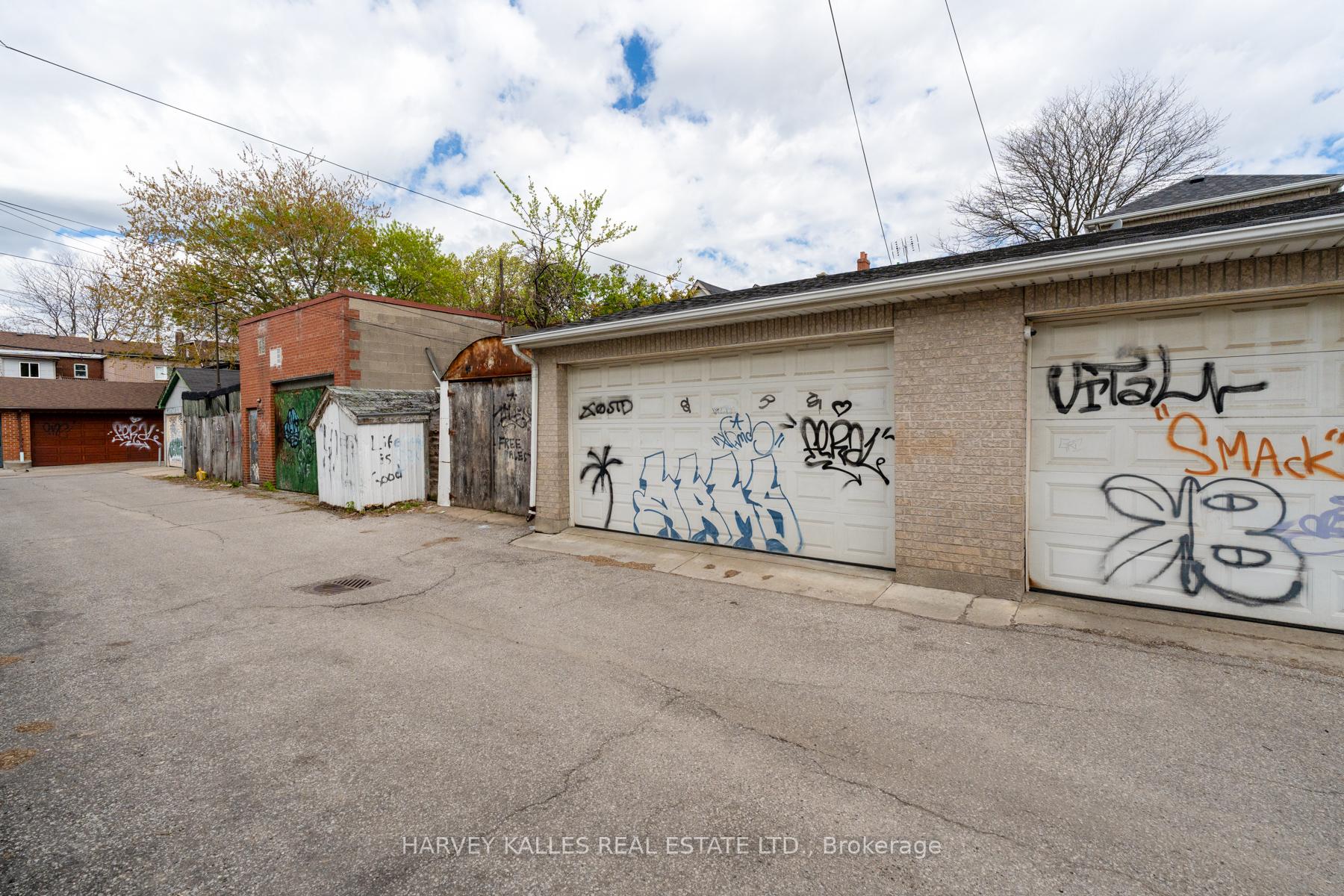 105 Melville Avenue, Toronto