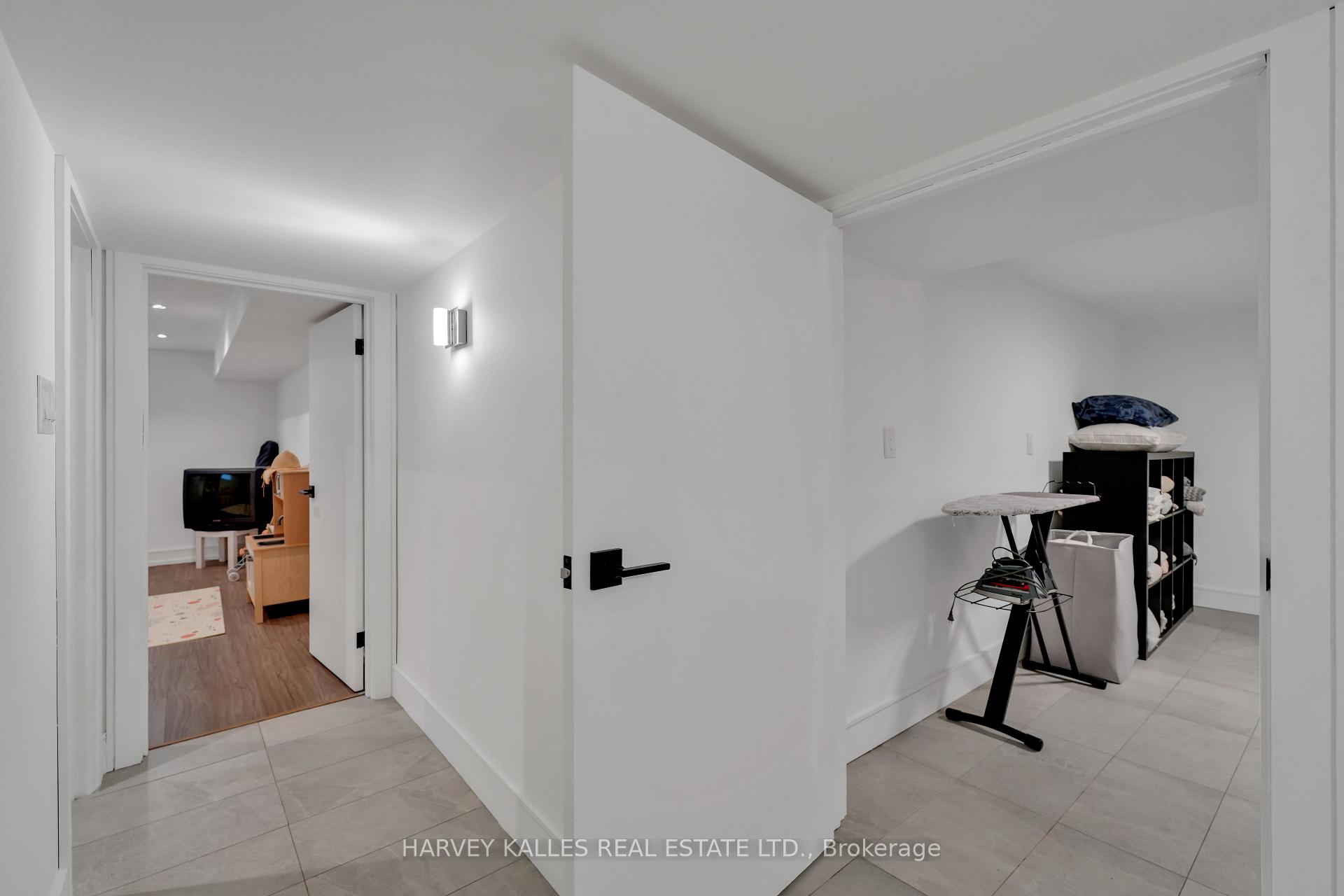8 Circle Ridge, Toronto