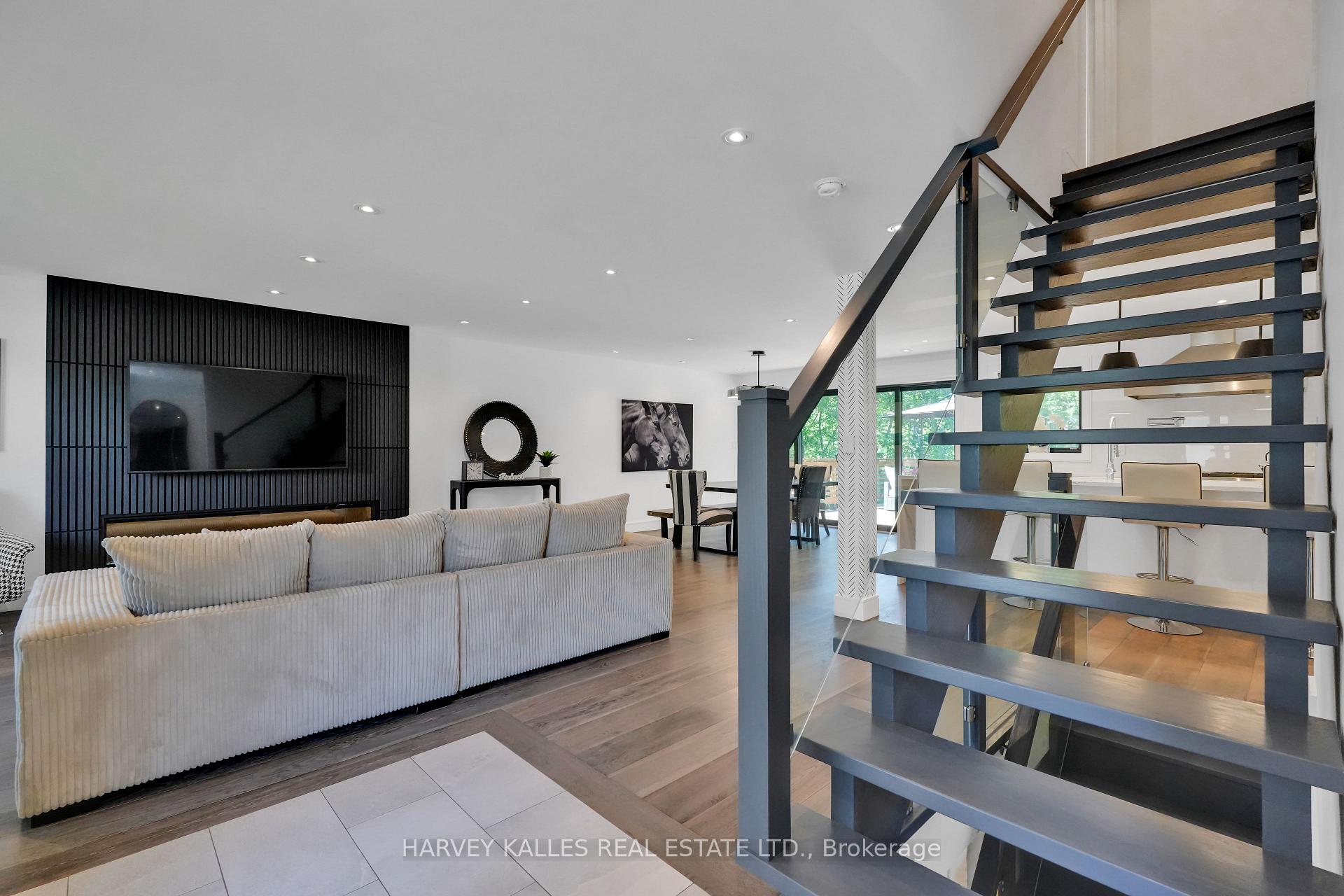 8 Circle Ridge, Toronto