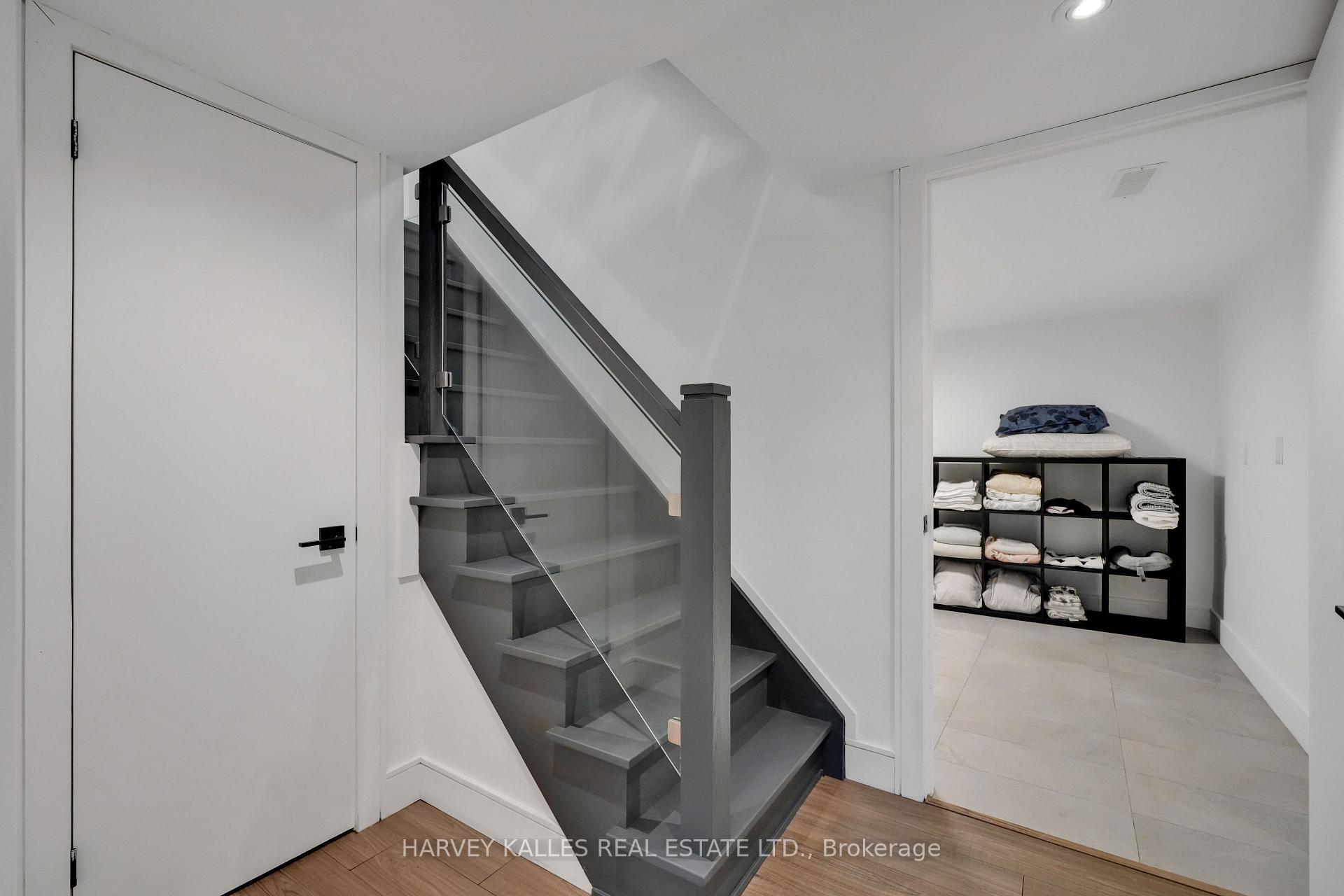8 Circle Ridge, Toronto