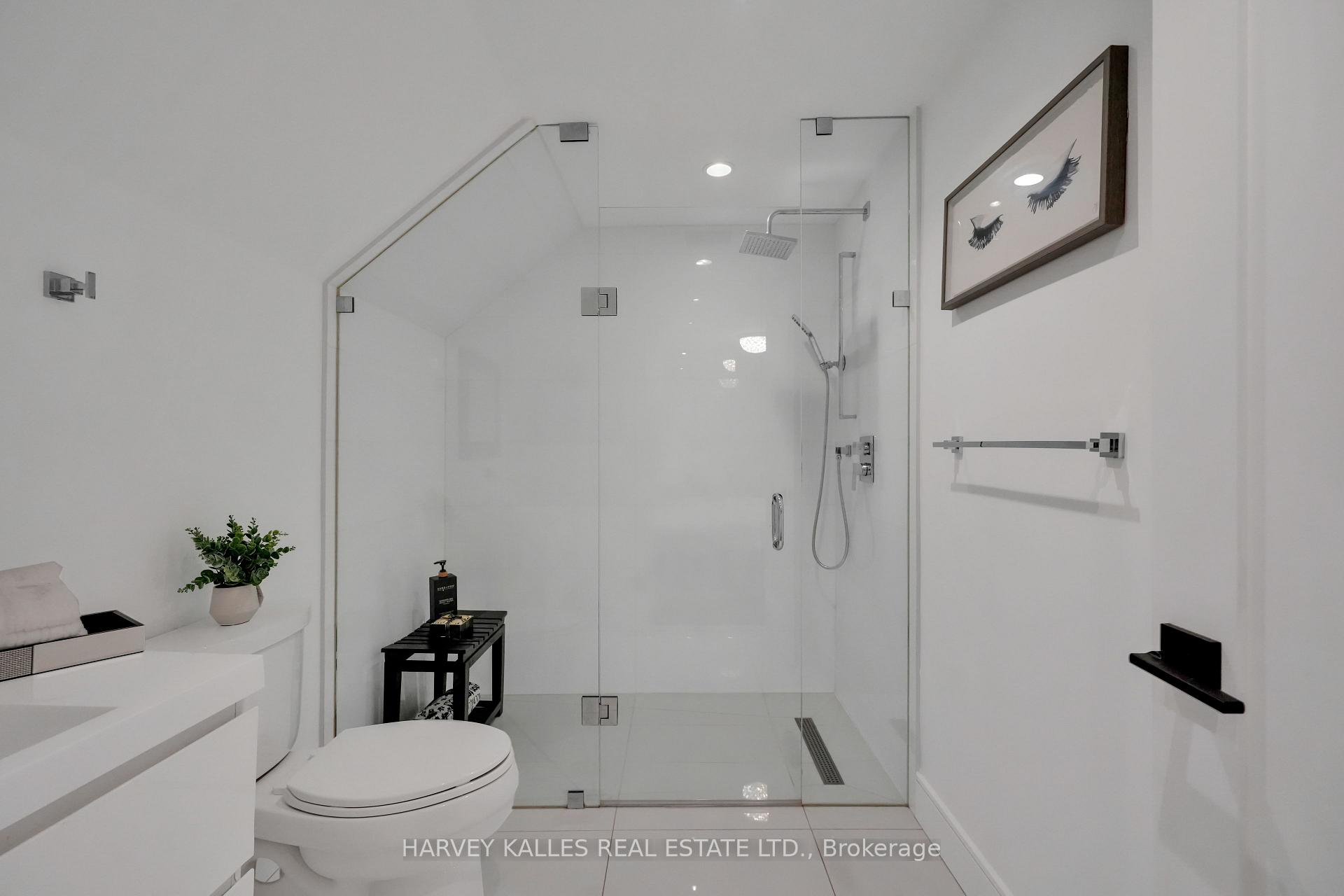 8 Circle Ridge, Toronto
