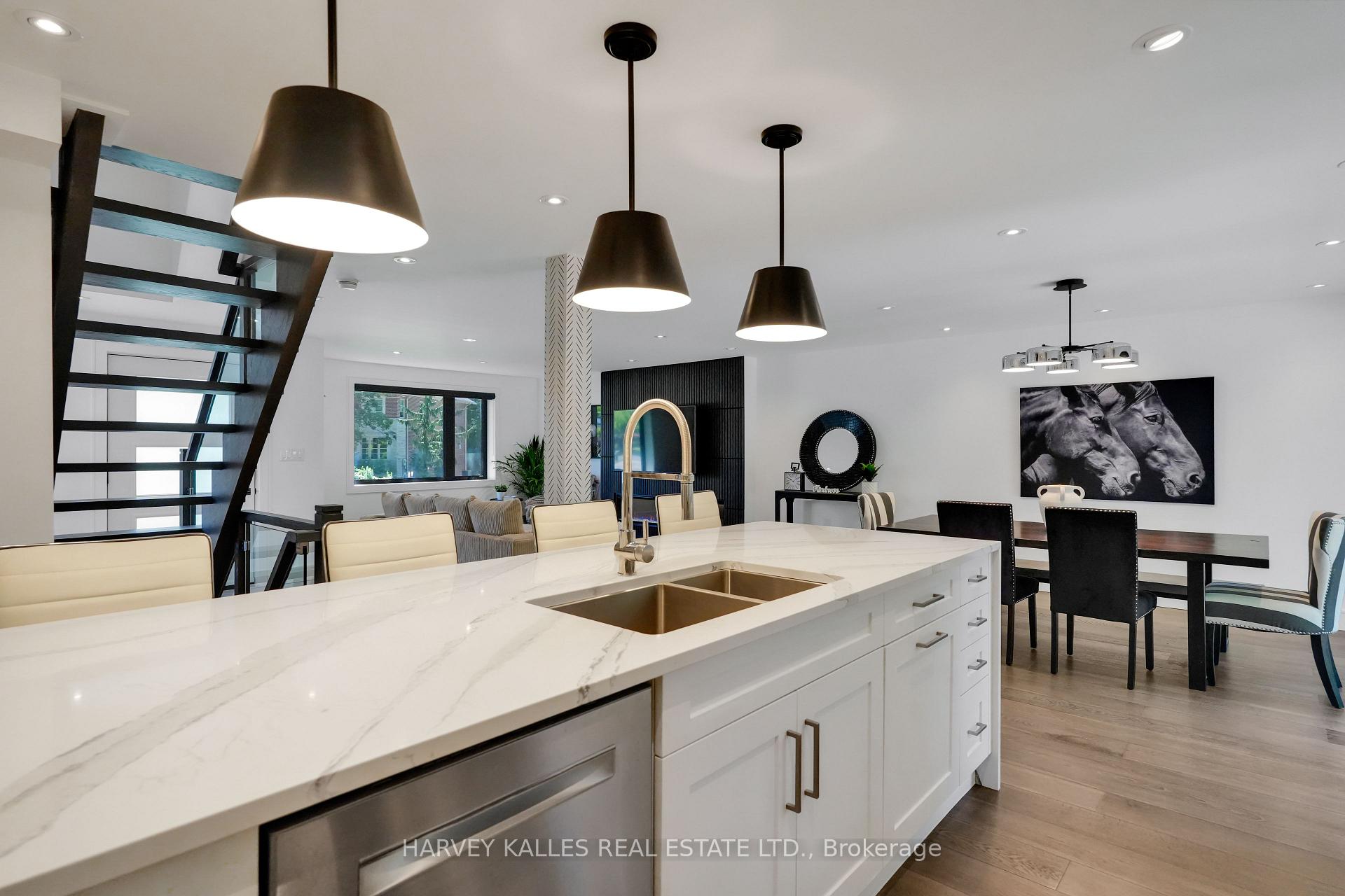 8 Circle Ridge, Toronto