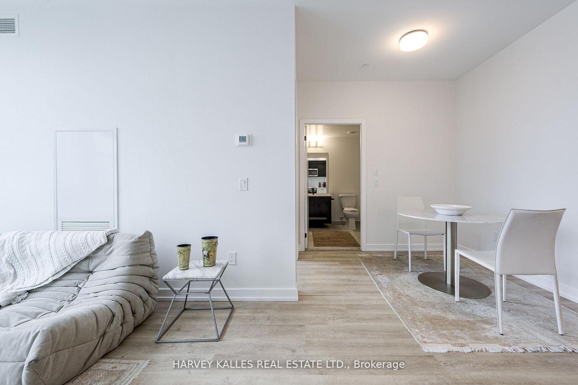 2300 St Clair Avenue E 1001, Toronto Unit: 1001