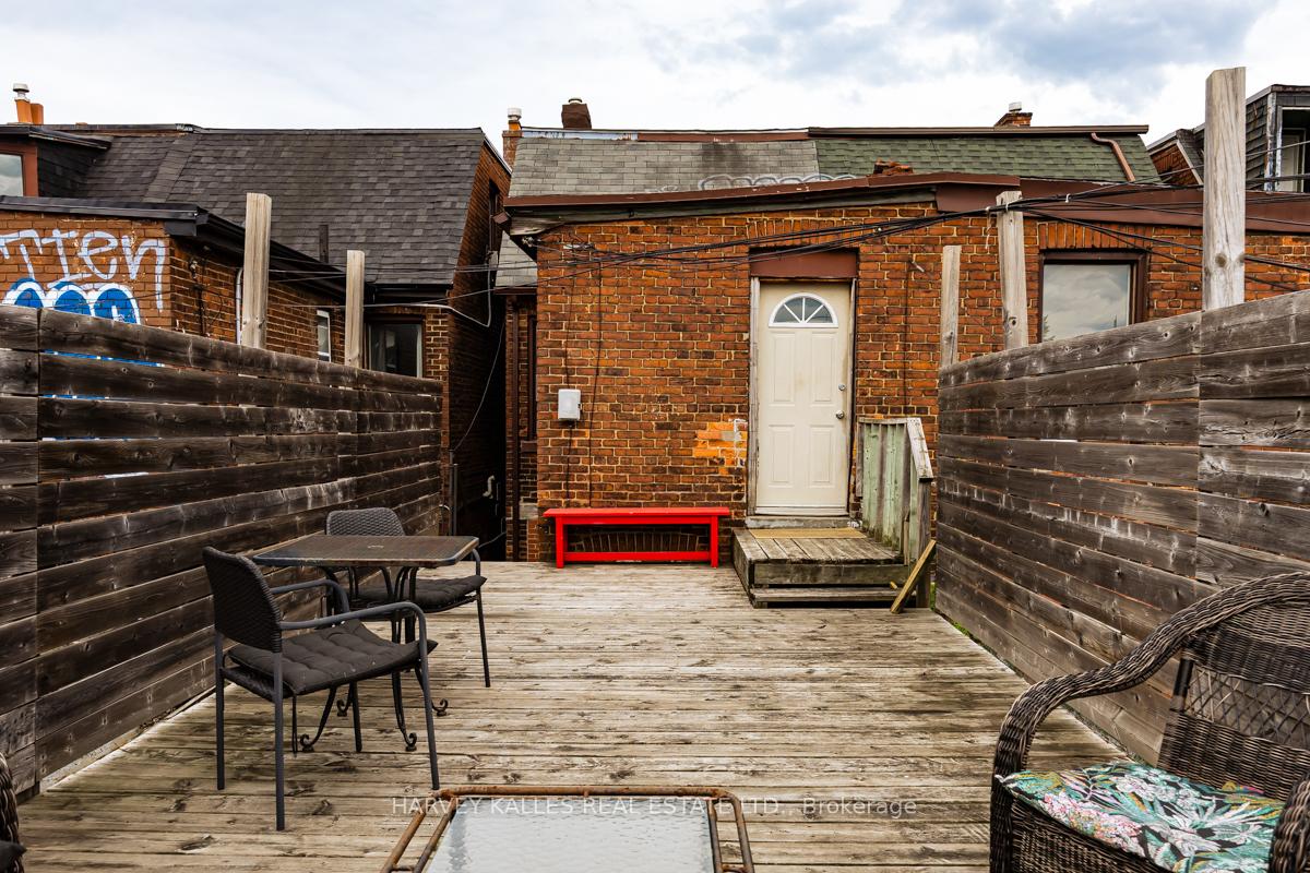 914 Bloor Street W Upper, Toronto Unit: Upper