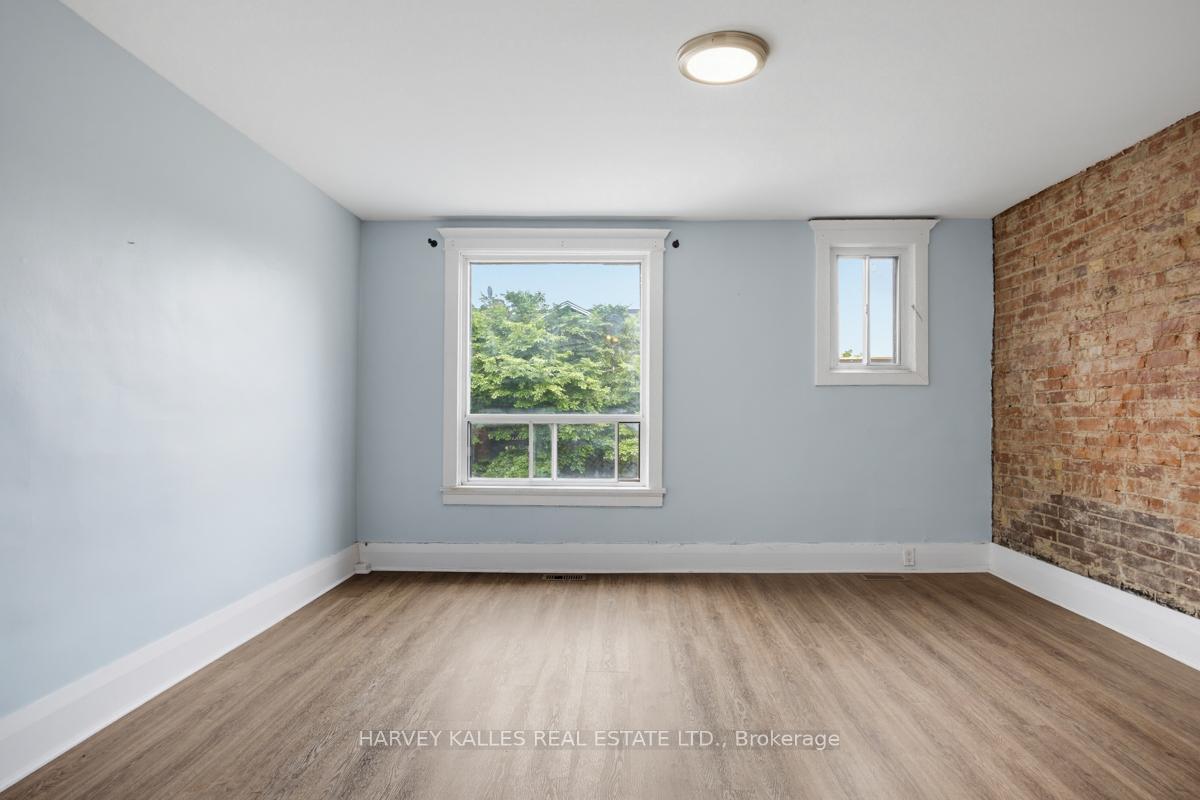 914 Bloor Street W Upper, Toronto Unit: Upper