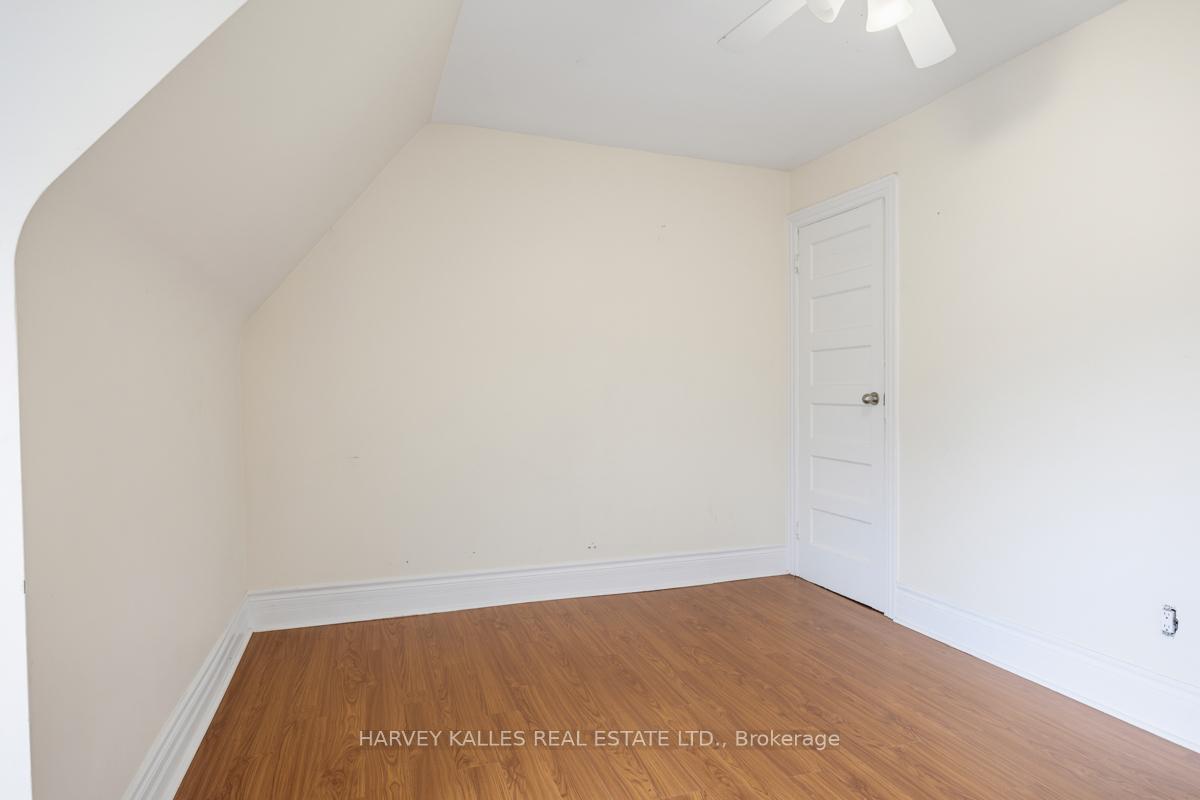914 Bloor Street W Upper, Toronto Unit: Upper