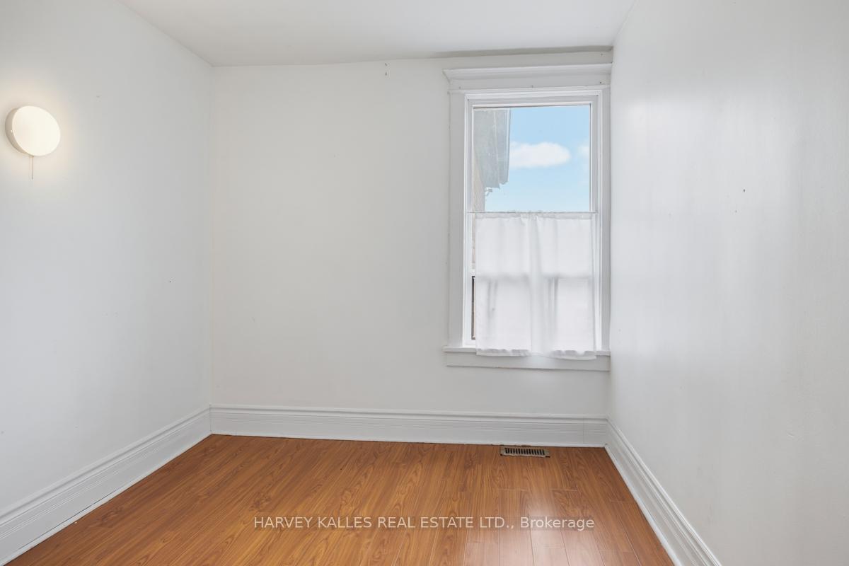 914 Bloor Street W Upper, Toronto Unit: Upper